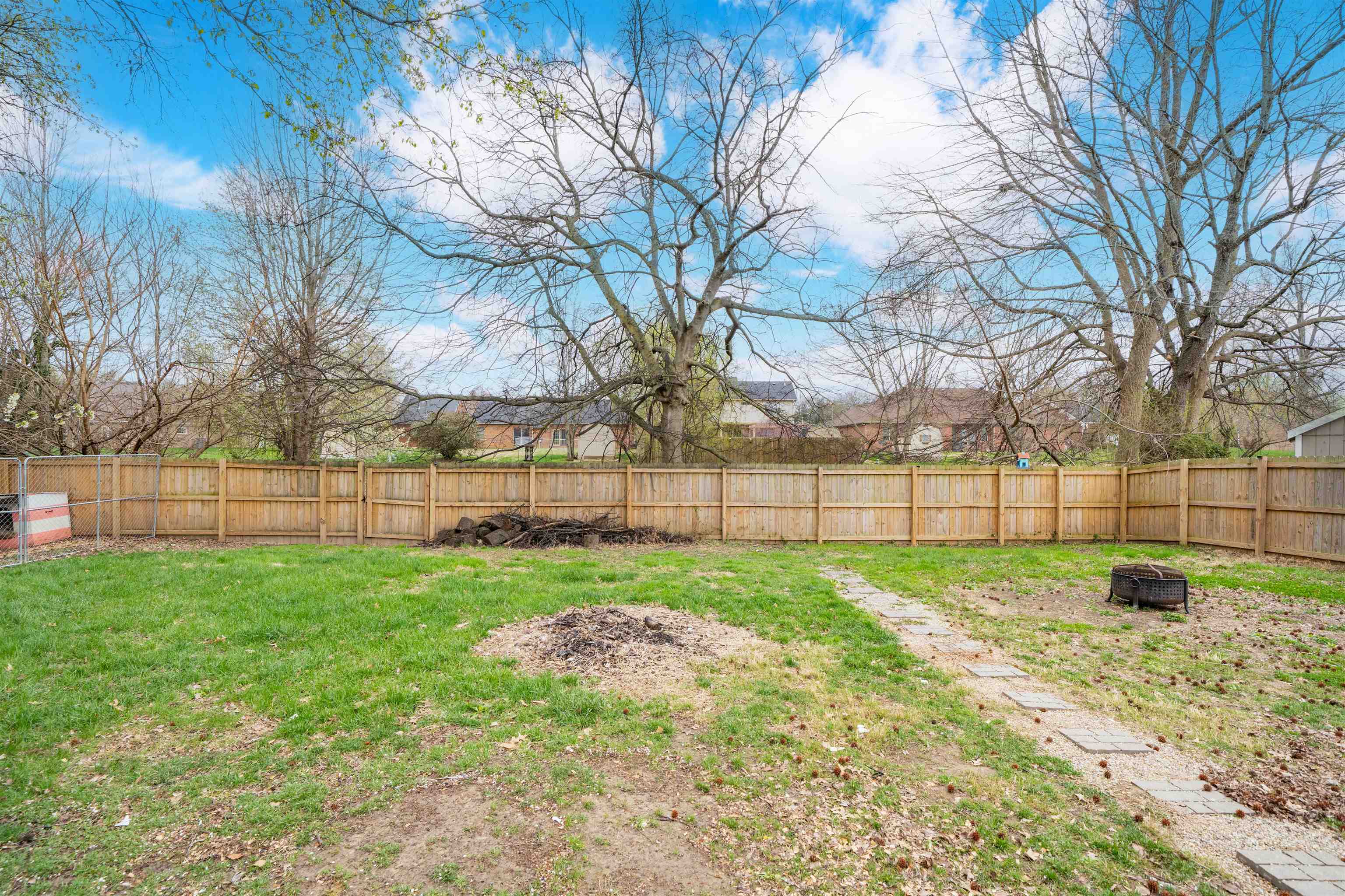 2624 Hillbrooke Pkwy, Owensboro, Kentucky 42303, 3 Bedrooms Bedrooms, ,2 BathroomsBathrooms,Single Family Residence,For Sale,Hillbrooke Pkwy,94358