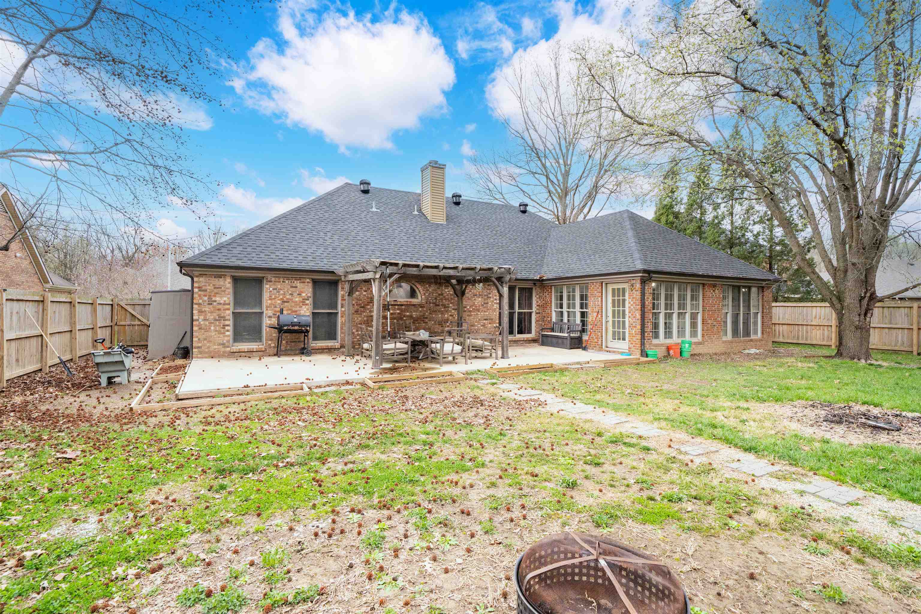 2624 Hillbrooke Pkwy, Owensboro, Kentucky 42303, 3 Bedrooms Bedrooms, ,2 BathroomsBathrooms,Single Family Residence,For Sale,Hillbrooke Pkwy,94358