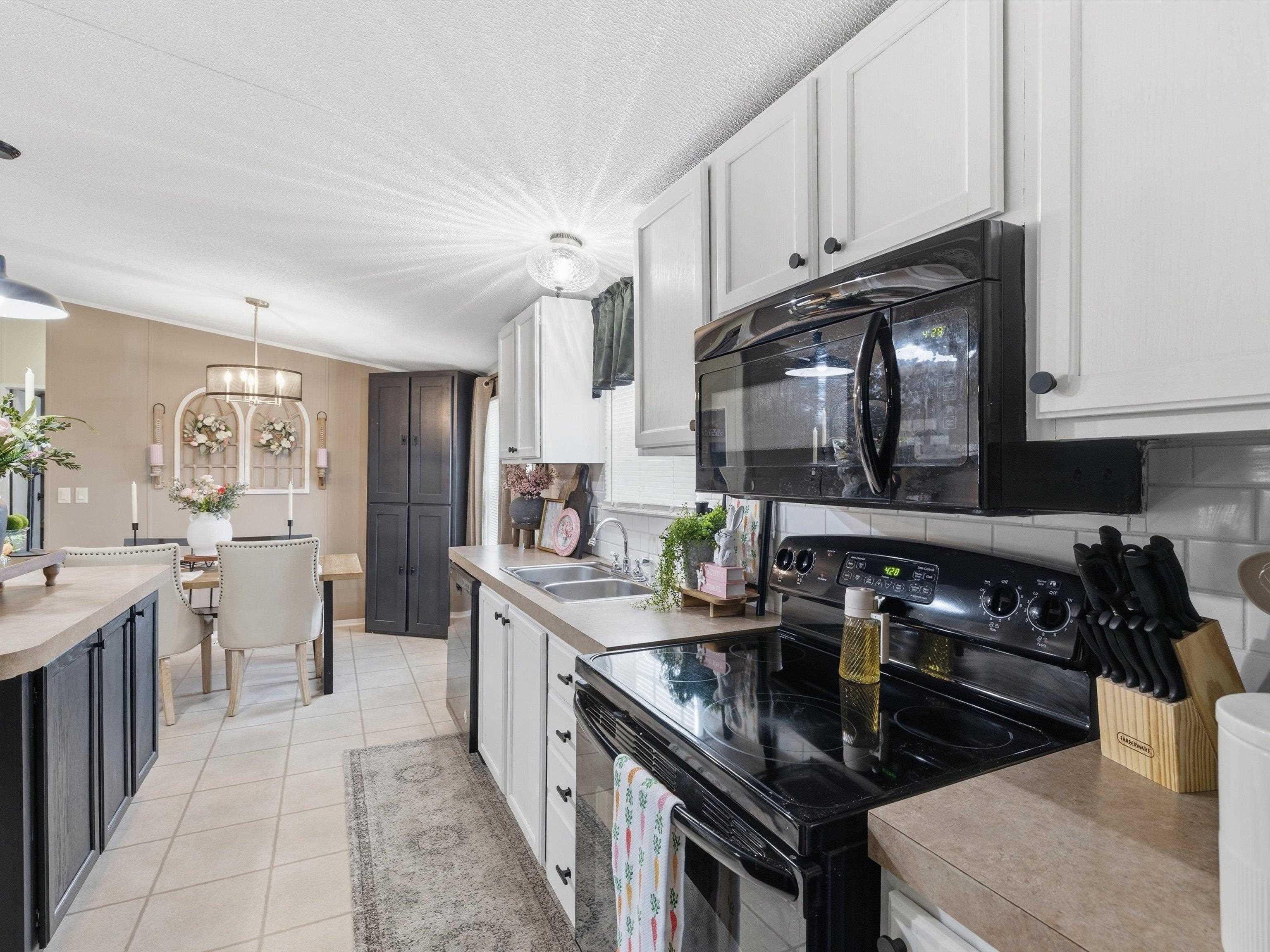 4009 Creekside Court, Owensboro, Kentucky 42301, 3 Bedrooms Bedrooms, ,2 BathroomsBathrooms,Single Family Residence,For Sale,Creekside Court,94360