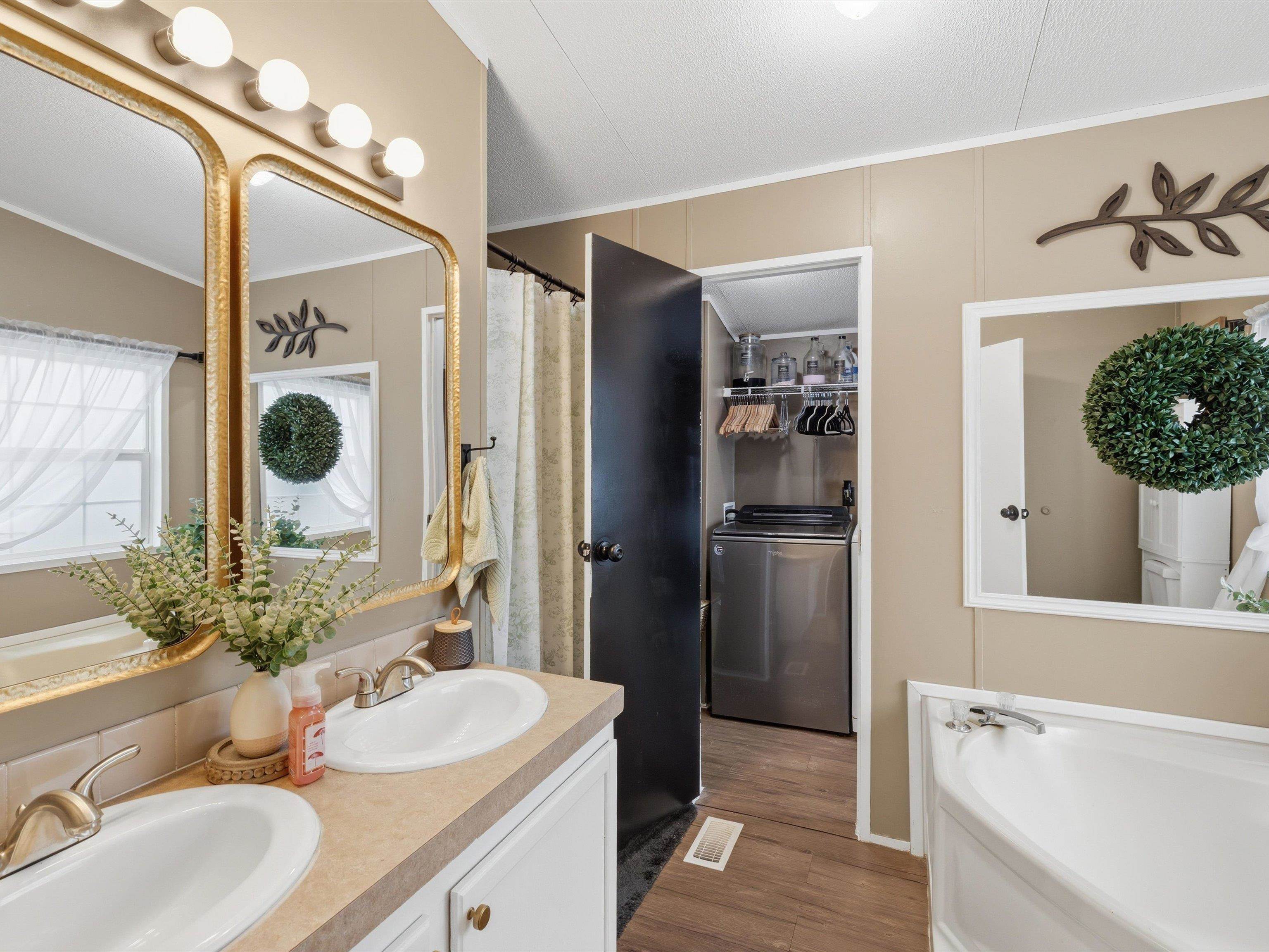 4009 Creekside Court, Owensboro, Kentucky 42301, 3 Bedrooms Bedrooms, ,2 BathroomsBathrooms,Single Family Residence,For Sale,Creekside Court,94360