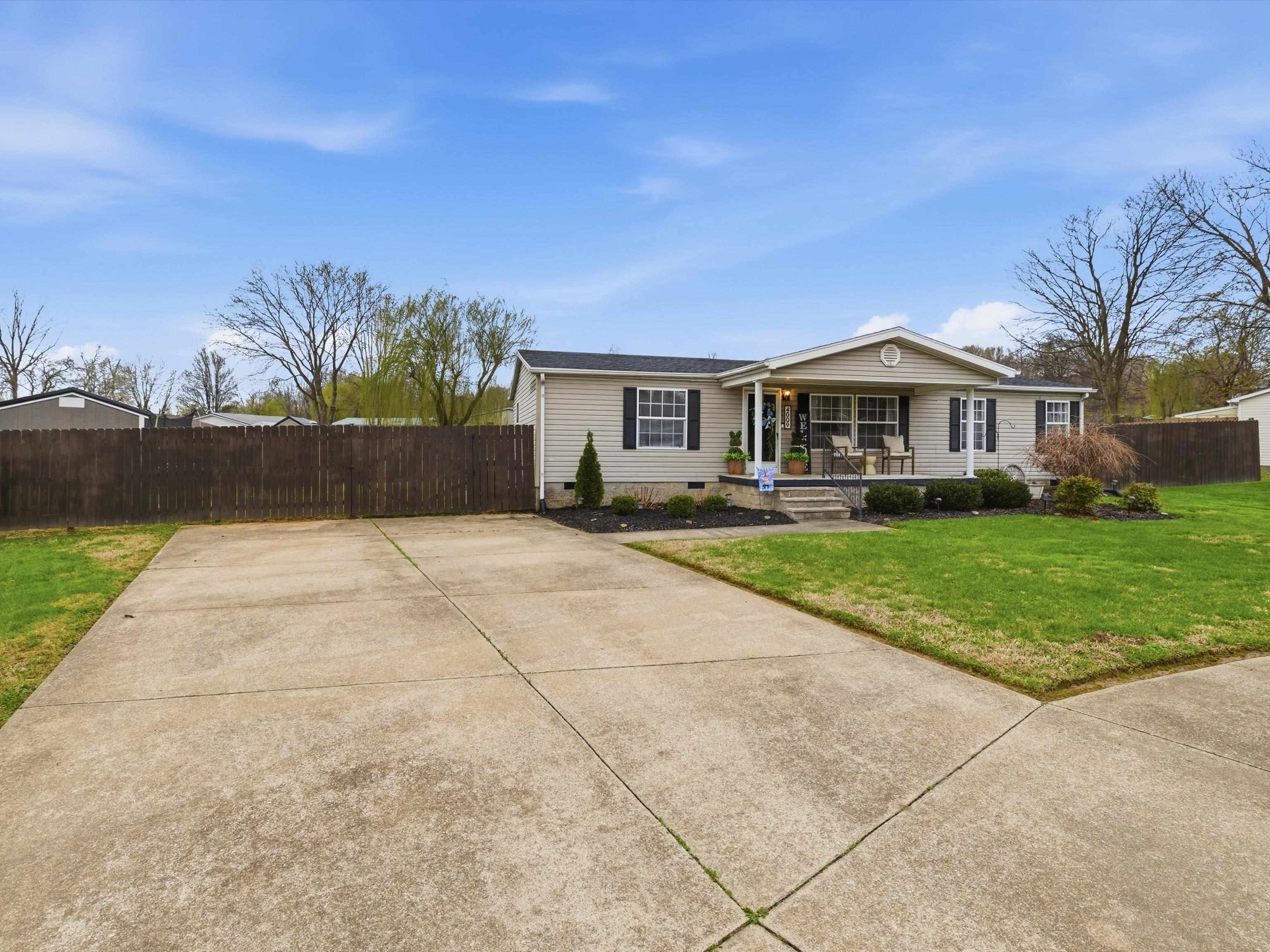 4009 Creekside Court, Owensboro, Kentucky 42301, 3 Bedrooms Bedrooms, ,2 BathroomsBathrooms,Single Family Residence,For Sale,Creekside Court,94360