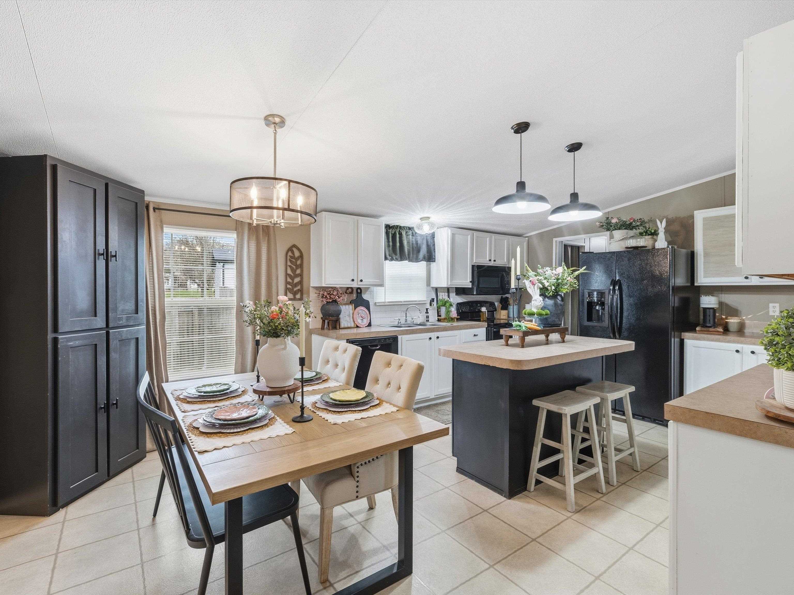 4009 Creekside Court, Owensboro, Kentucky 42301, 3 Bedrooms Bedrooms, ,2 BathroomsBathrooms,Single Family Residence,For Sale,Creekside Court,94360