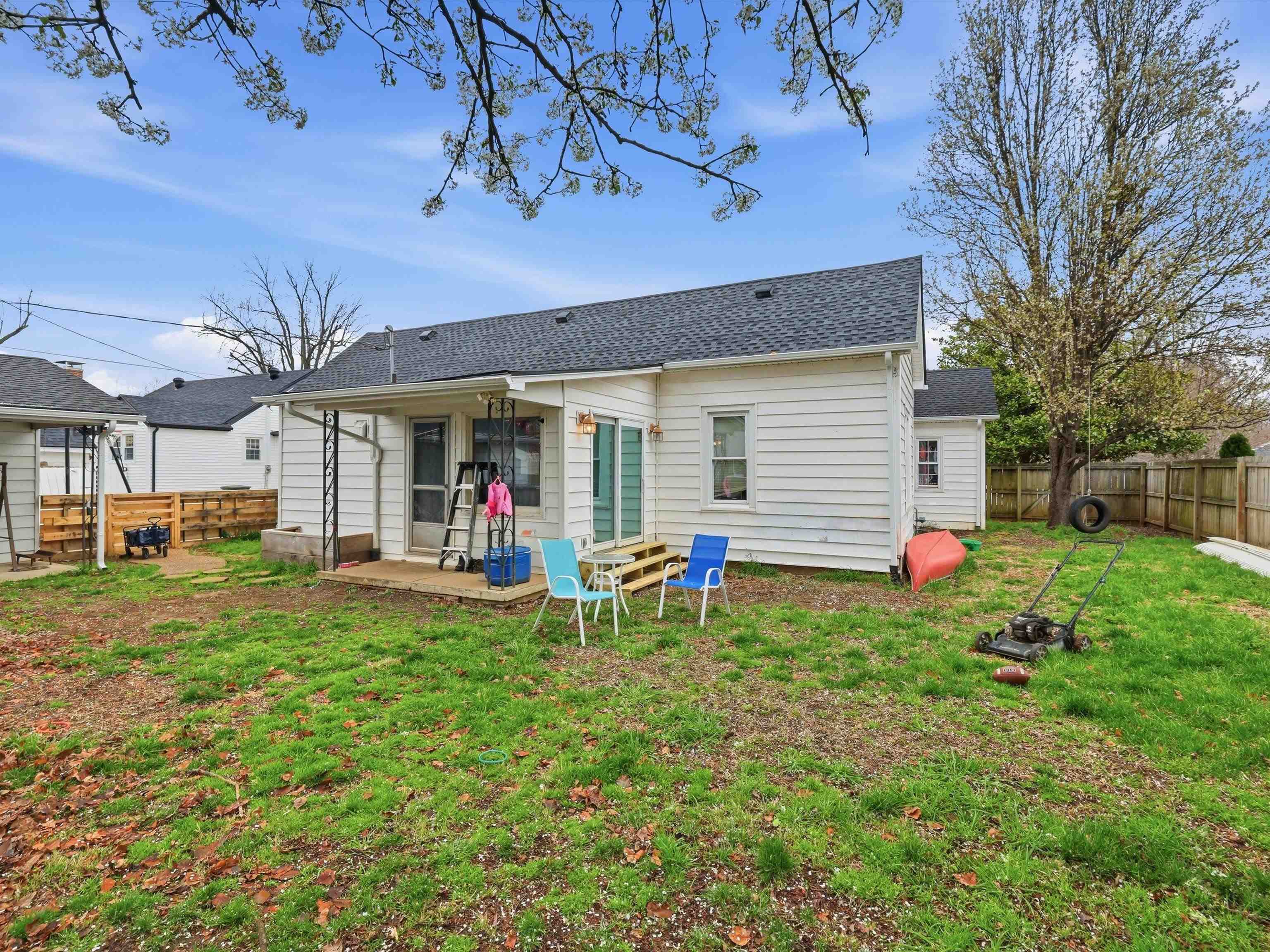 1316 15 th Street, Owensboro, Kentucky 42301, 5 Bedrooms Bedrooms, ,1 BathroomBathrooms,Single Family Residence,For Sale,15 th Street,94363