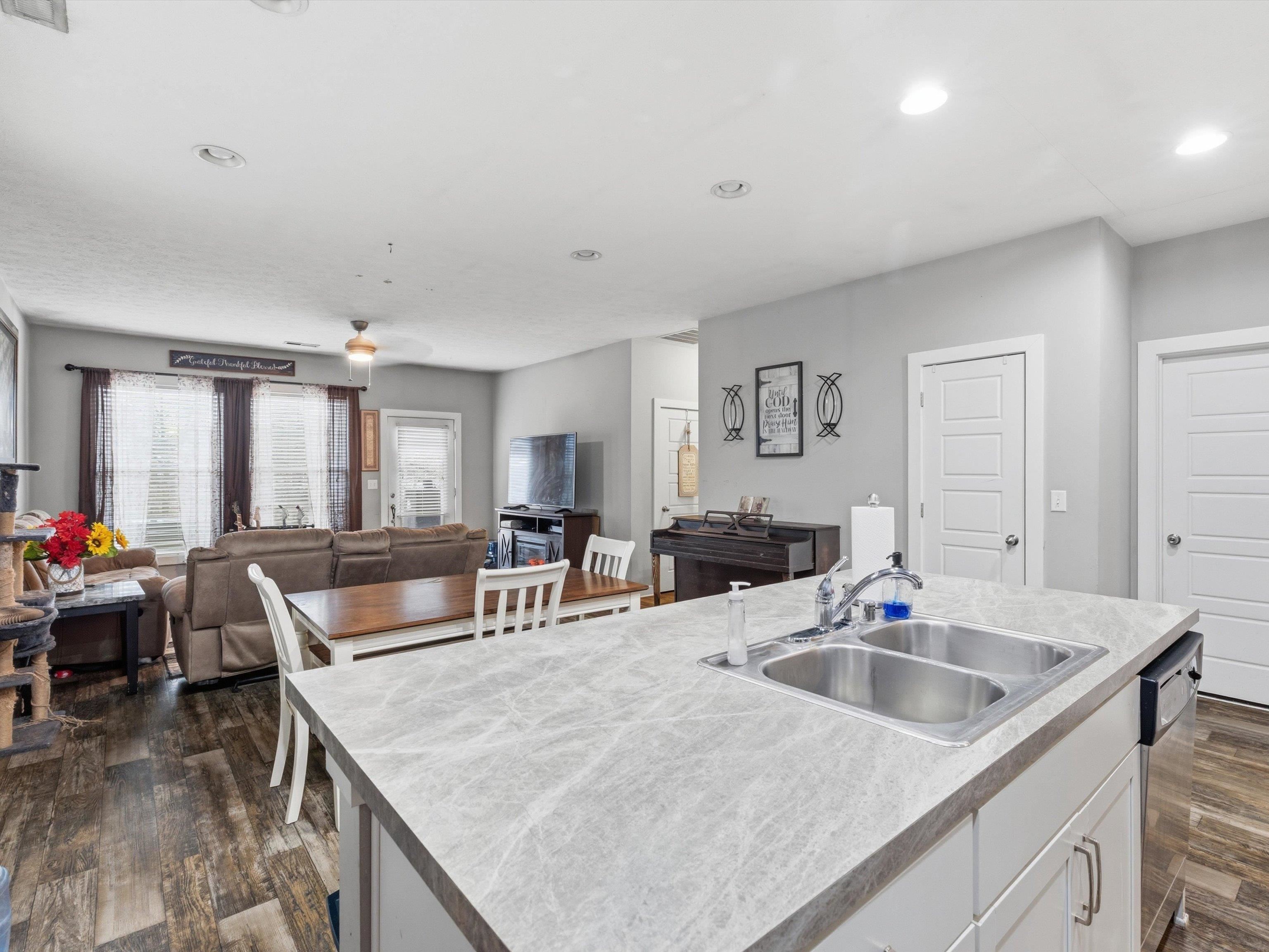 6323 Valley Brook Trace, Utica, Kentucky 42376, 3 Bedrooms Bedrooms, ,2 BathroomsBathrooms,Single Family Residence,For Sale,Valley Brook Trace,94364