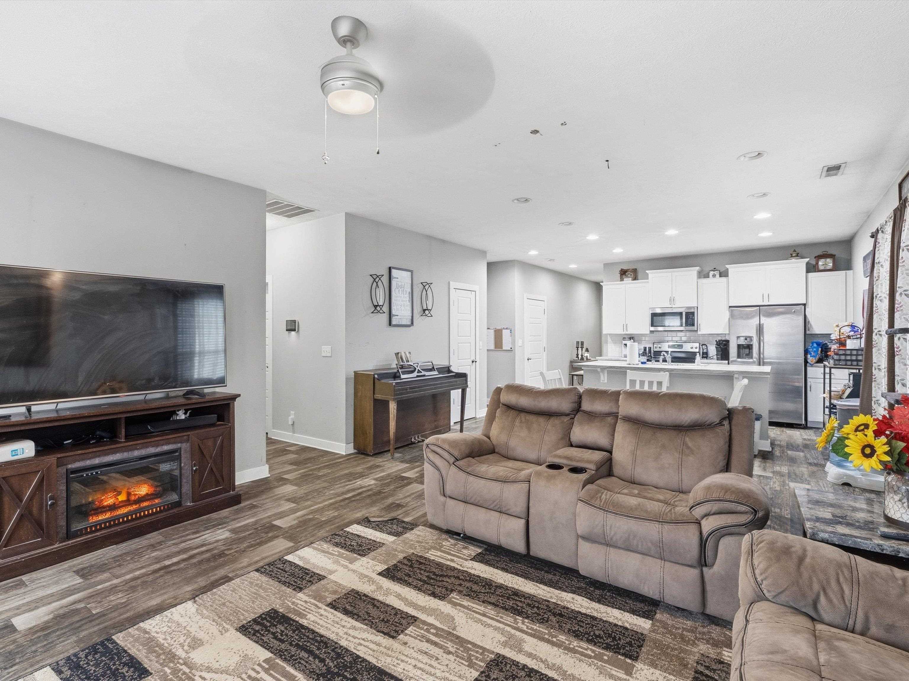 6323 Valley Brook Trace, Utica, Kentucky 42376, 3 Bedrooms Bedrooms, ,2 BathroomsBathrooms,Single Family Residence,For Sale,Valley Brook Trace,94364