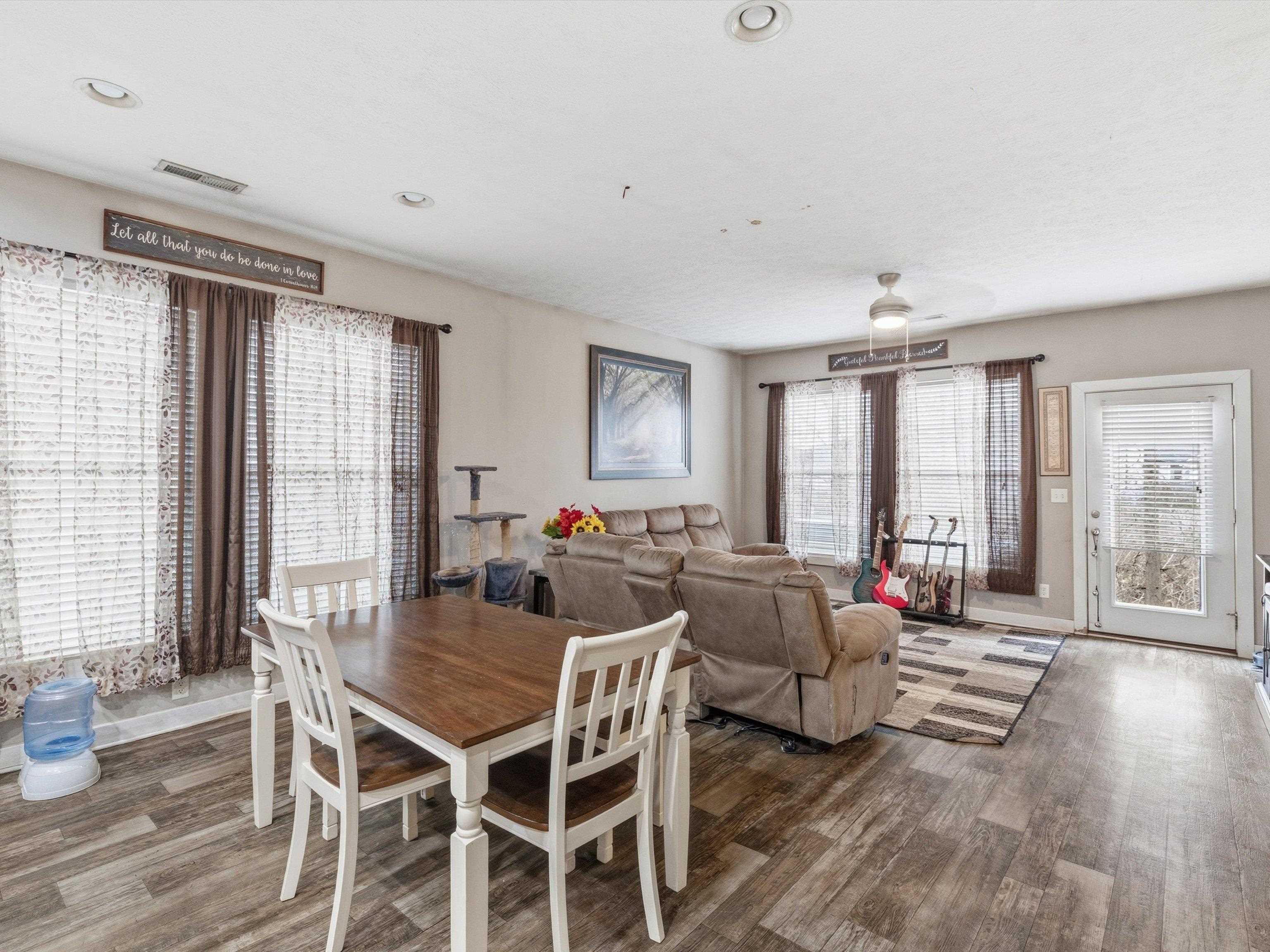 6323 Valley Brook Trace, Utica, Kentucky 42376, 3 Bedrooms Bedrooms, ,2 BathroomsBathrooms,Single Family Residence,For Sale,Valley Brook Trace,94364