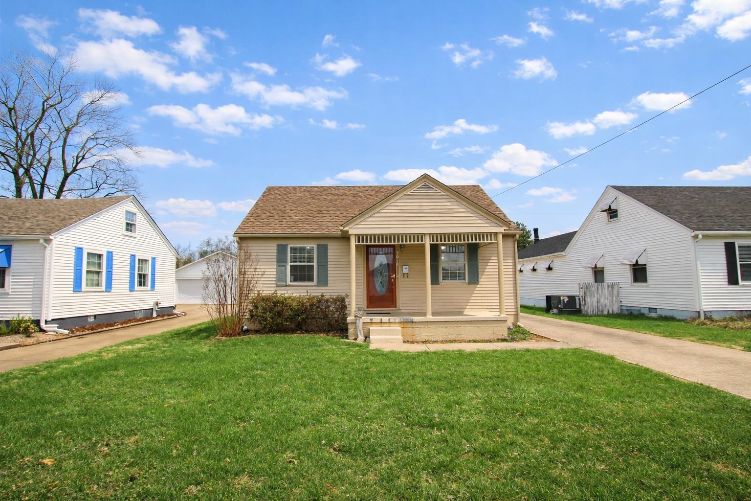 3016 Daviess St, Owensboro, Kentucky 42303, 2 Bedrooms Bedrooms, ,1 BathroomBathrooms,Single Family Residence,For Sale,Daviess St,94367