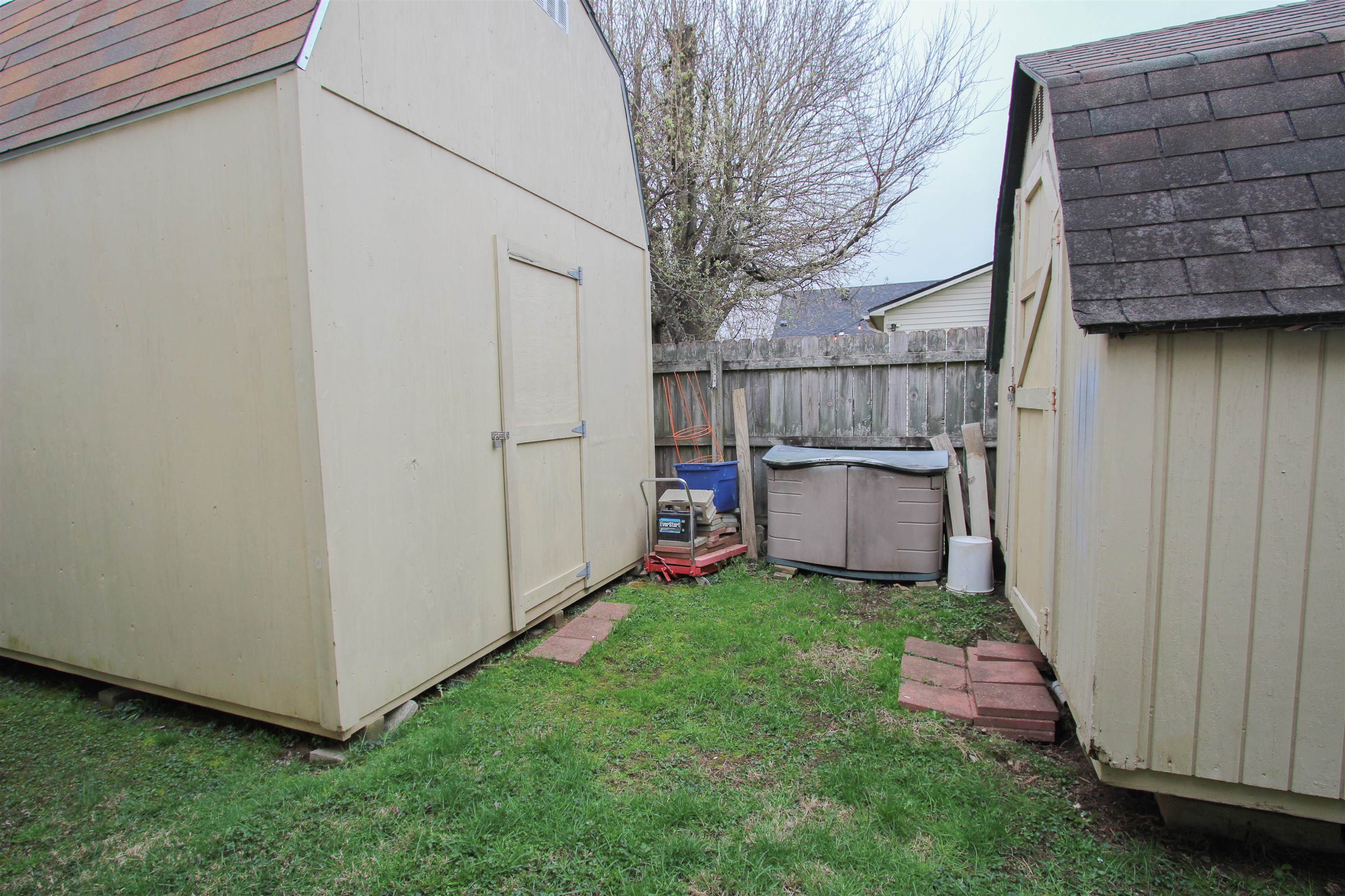 3016 Daviess St, Owensboro, Kentucky 42303, 2 Bedrooms Bedrooms, ,1 BathroomBathrooms,Single Family Residence,For Sale,Daviess St,94367