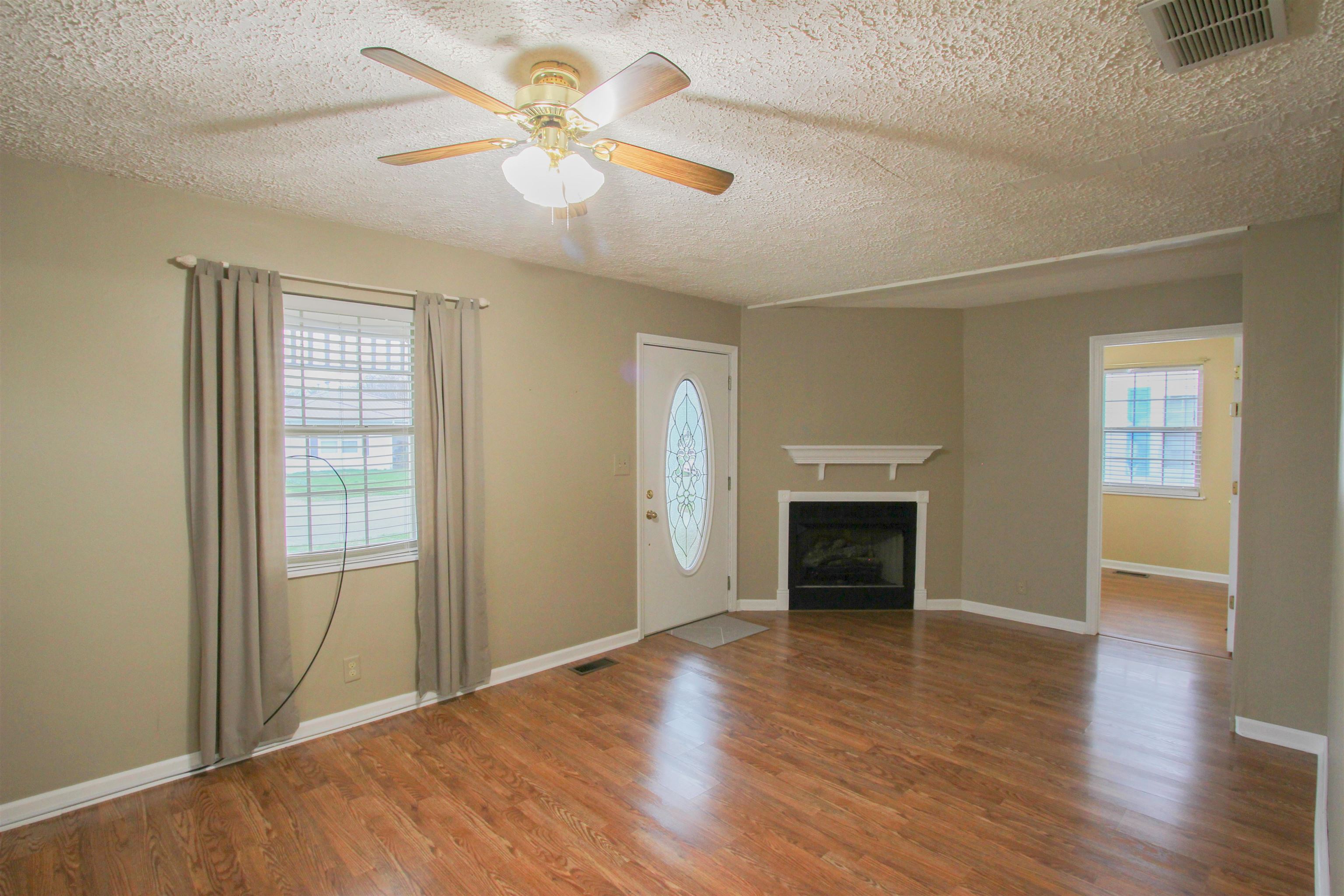 3016 Daviess St, Owensboro, Kentucky 42303, 2 Bedrooms Bedrooms, ,1 BathroomBathrooms,Single Family Residence,For Sale,Daviess St,94367