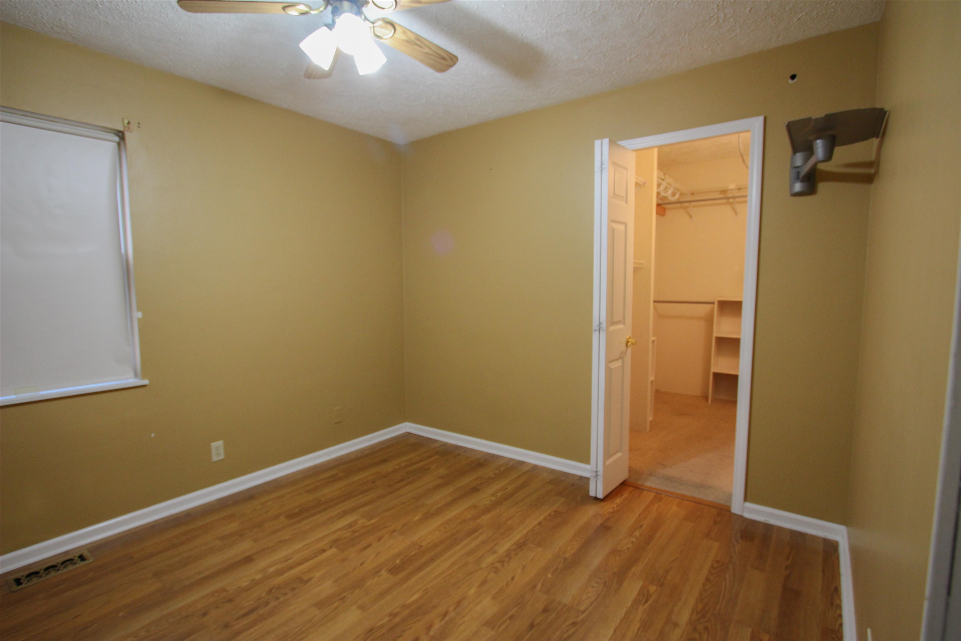 3016 Daviess St, Owensboro, Kentucky 42303, 2 Bedrooms Bedrooms, ,1 BathroomBathrooms,Single Family Residence,For Sale,Daviess St,94367