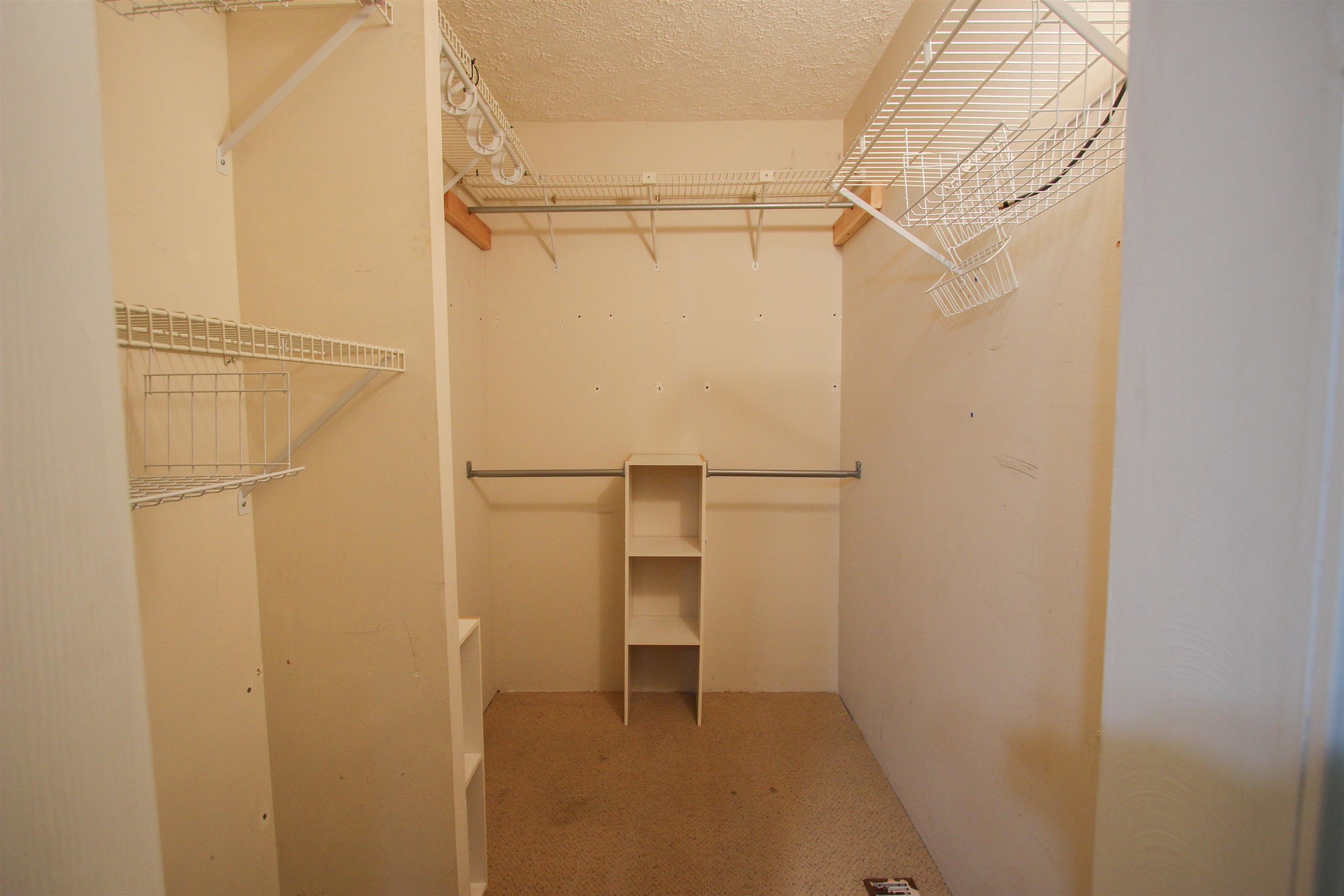 3016 Daviess St, Owensboro, Kentucky 42303, 2 Bedrooms Bedrooms, ,1 BathroomBathrooms,Single Family Residence,For Sale,Daviess St,94367