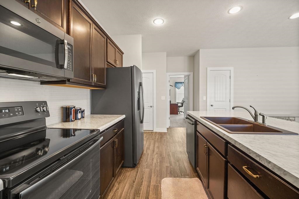 4721 Whistle Rock Ct, Owensboro, Kentucky 42301, 3 Bedrooms Bedrooms, ,2 BathroomsBathrooms,Single Family Residence,For Sale,Whistle Rock Ct,94369