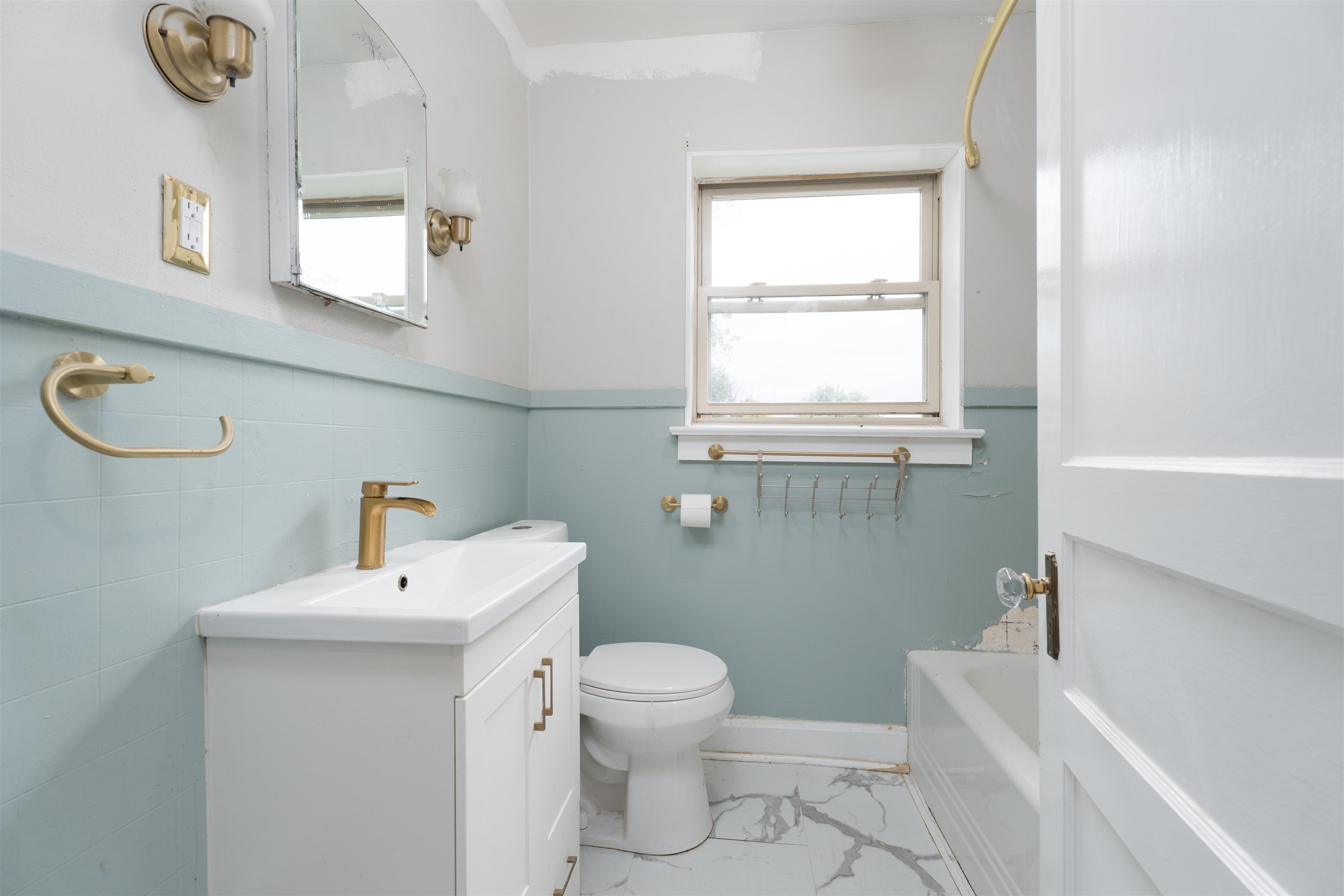 2232 McConnell Avenue, Owensboro, Kentucky 42303, 4 Bedrooms Bedrooms, ,1 BathroomBathrooms,Single Family Residence,For Sale,McConnell Avenue,94376