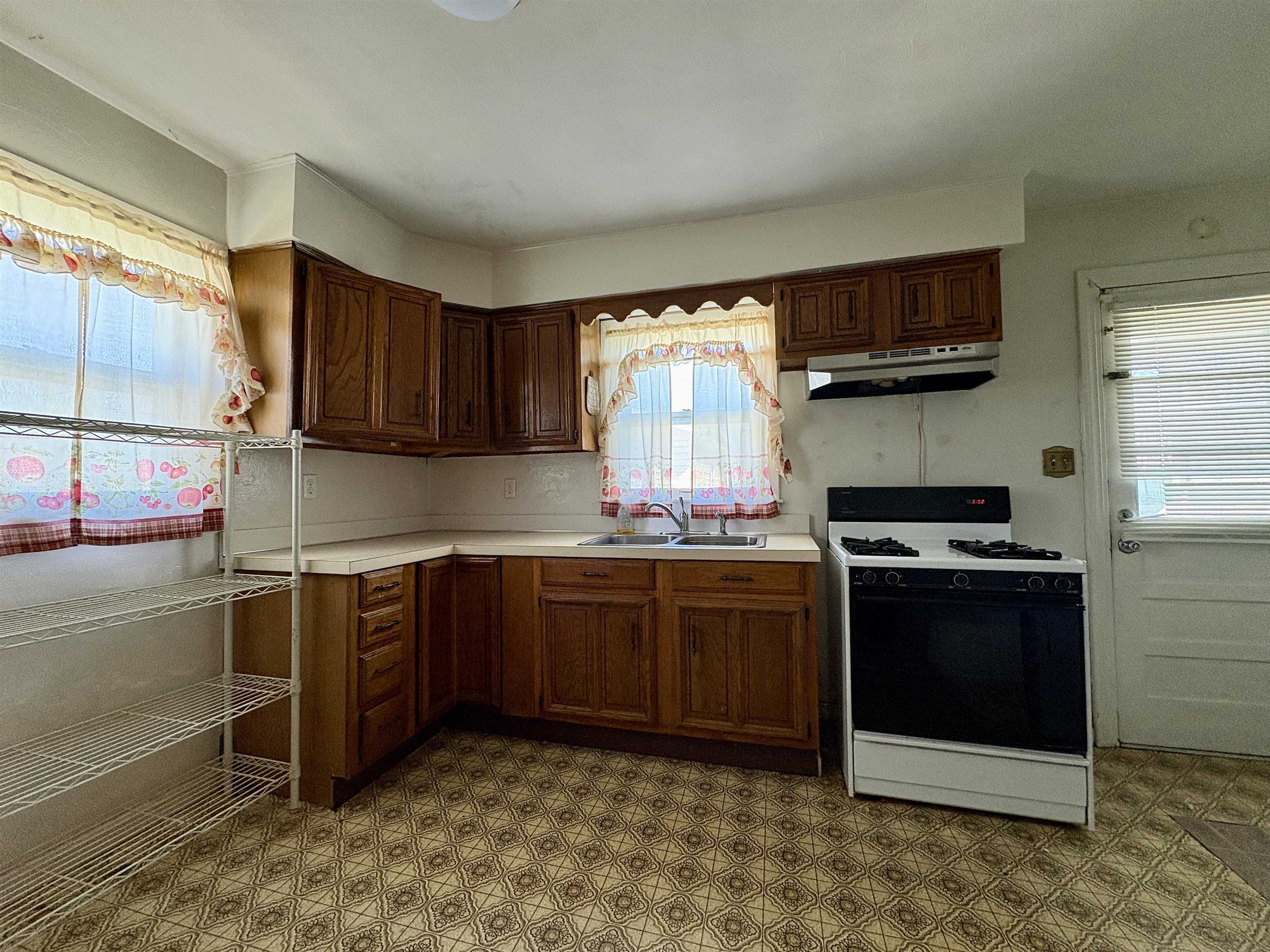 3403 St Ann St, Owensboro, Kentucky 42303, 2 Bedrooms Bedrooms, ,1 BathroomBathrooms,Single Family Residence,For Sale,St Ann St,94380