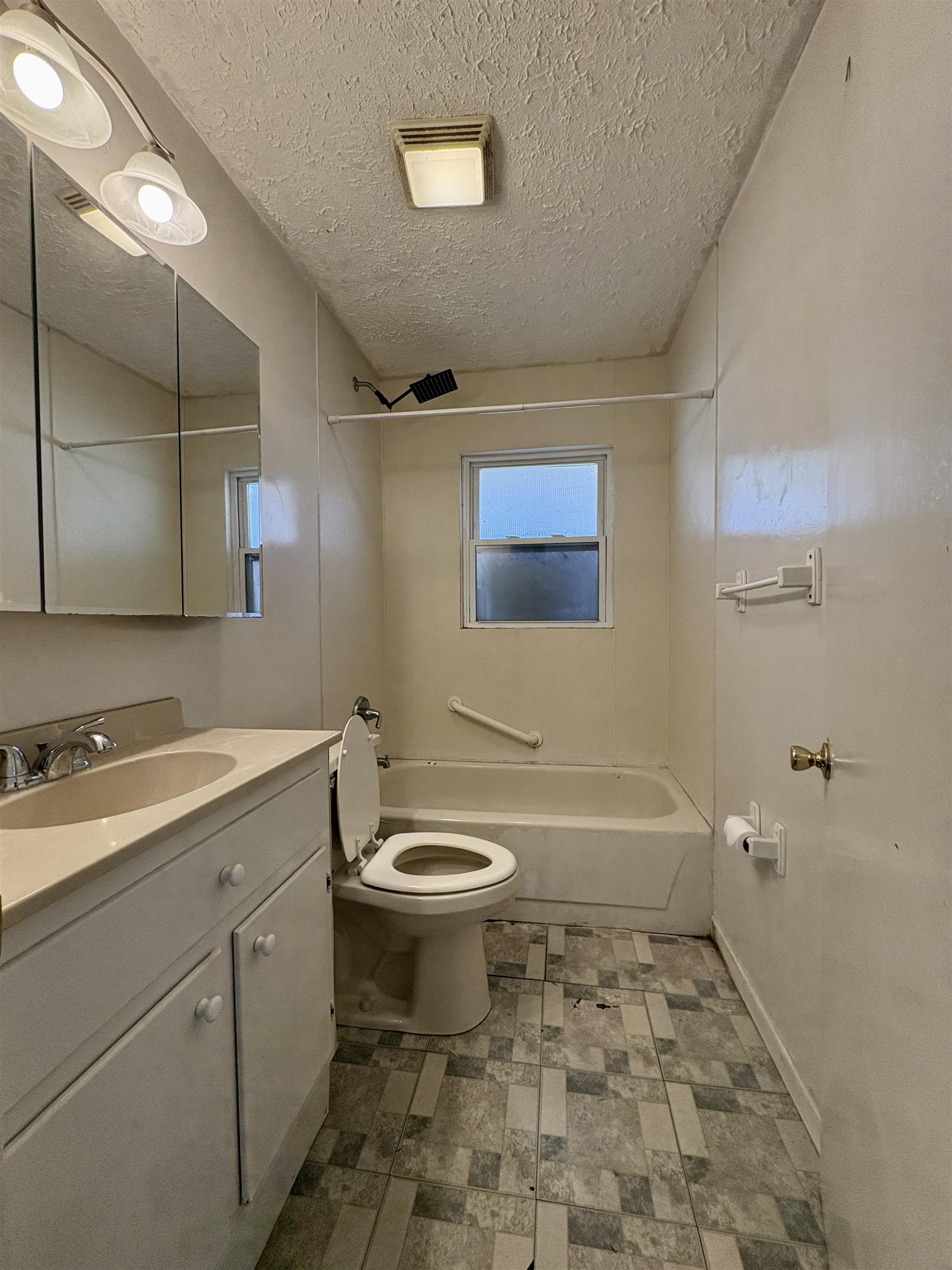 3403 St Ann St, Owensboro, Kentucky 42303, 2 Bedrooms Bedrooms, ,1 BathroomBathrooms,Single Family Residence,For Sale,St Ann St,94380