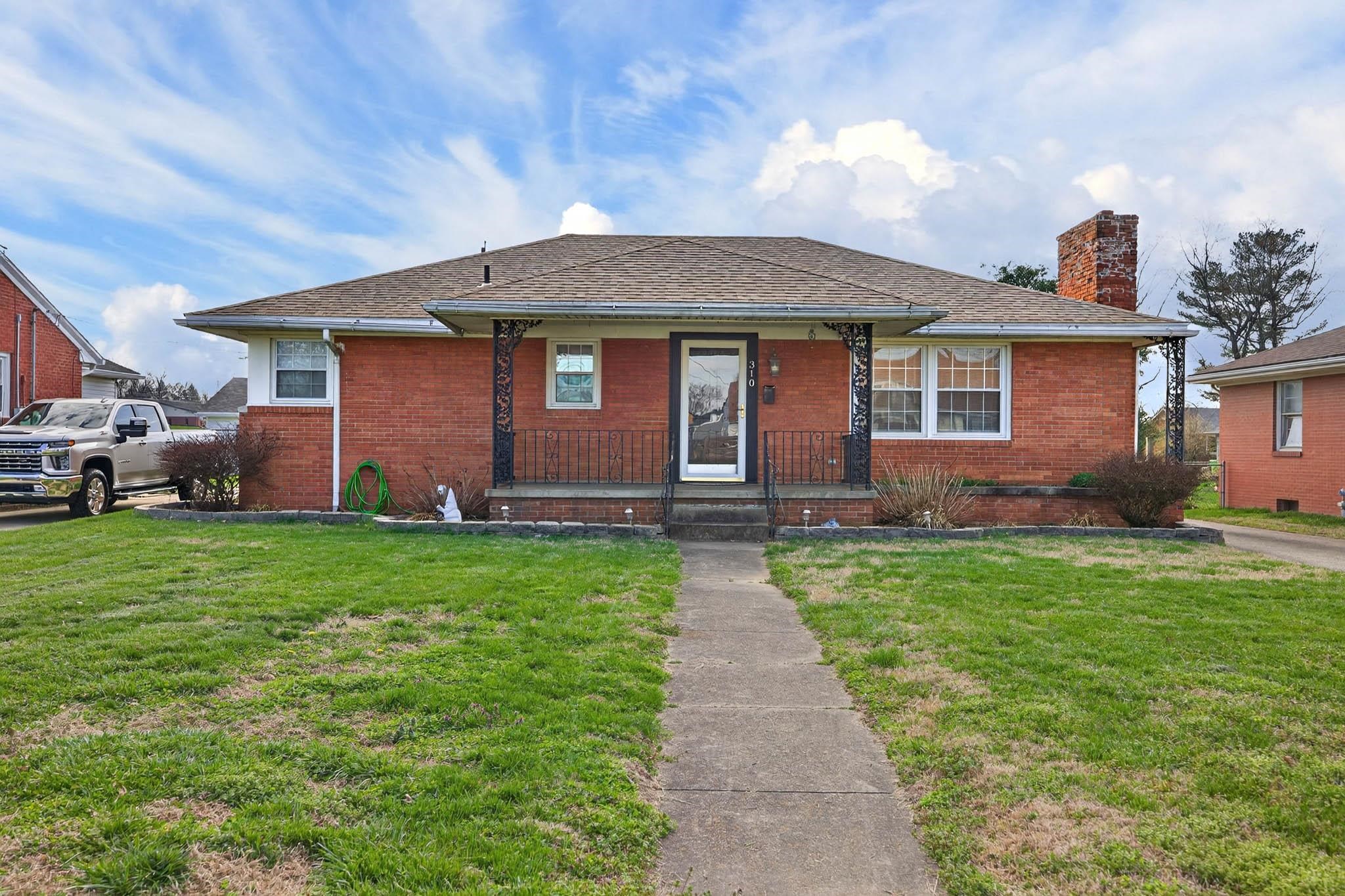 310 Riverside Drive, Owensboro, Kentucky 42303, 3 Bedrooms Bedrooms, ,1 BathroomBathrooms,Single Family Residence,For Sale,Riverside Drive,94385