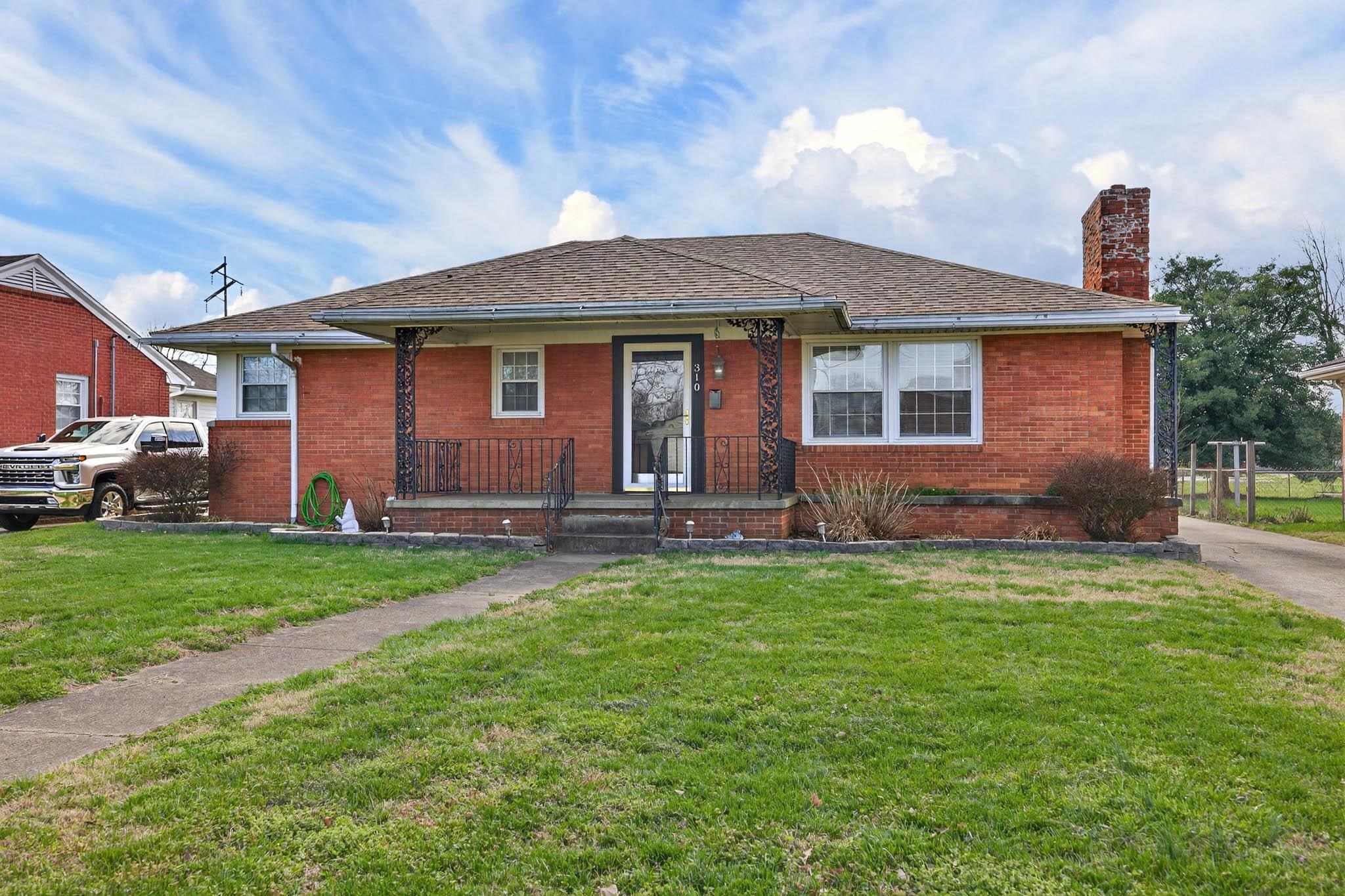 310 Riverside Drive, Owensboro, Kentucky 42303, 3 Bedrooms Bedrooms, ,1 BathroomBathrooms,Single Family Residence,For Sale,Riverside Drive,94385