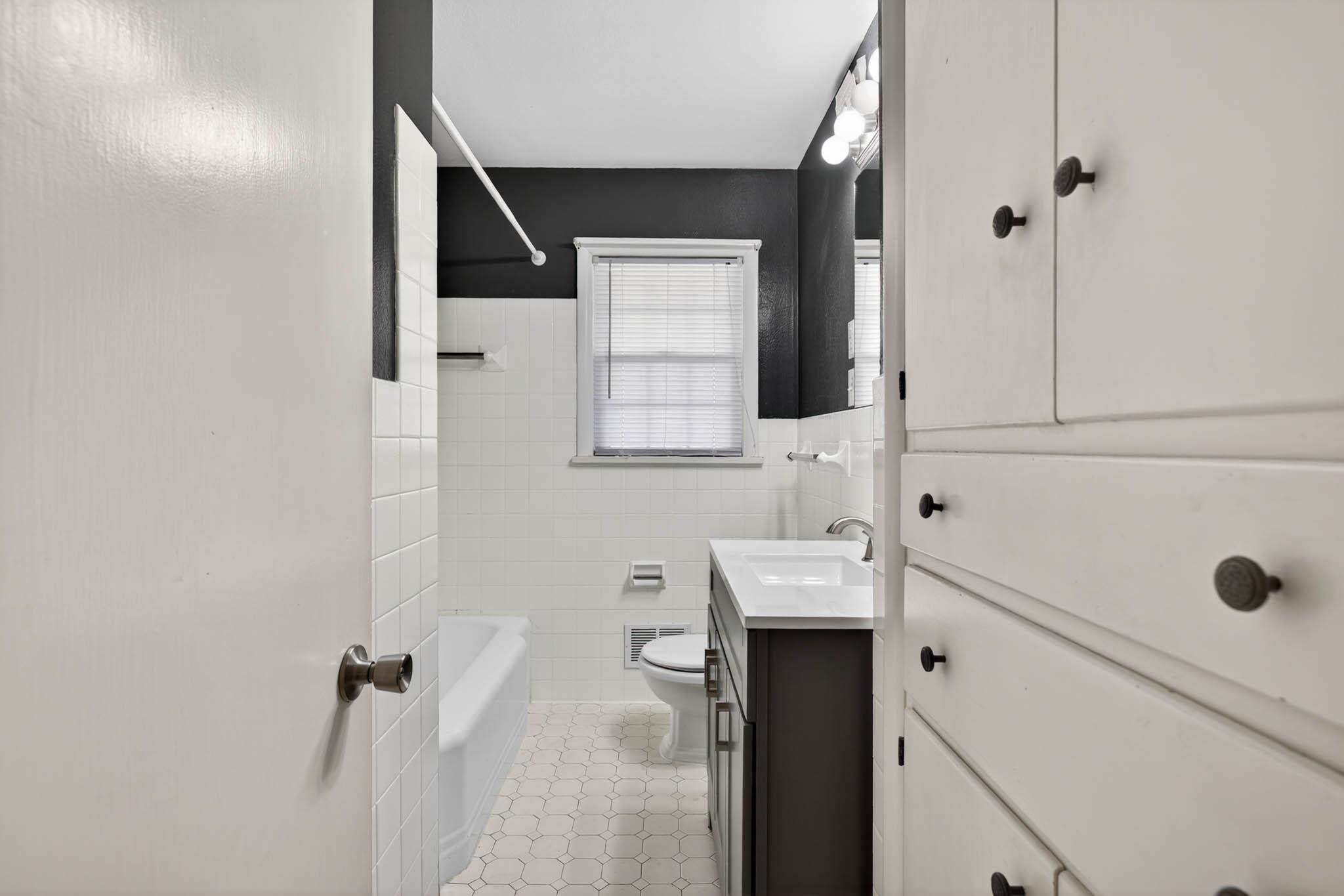 310 Riverside Drive, Owensboro, Kentucky 42303, 3 Bedrooms Bedrooms, ,1 BathroomBathrooms,Single Family Residence,For Sale,Riverside Drive,94385