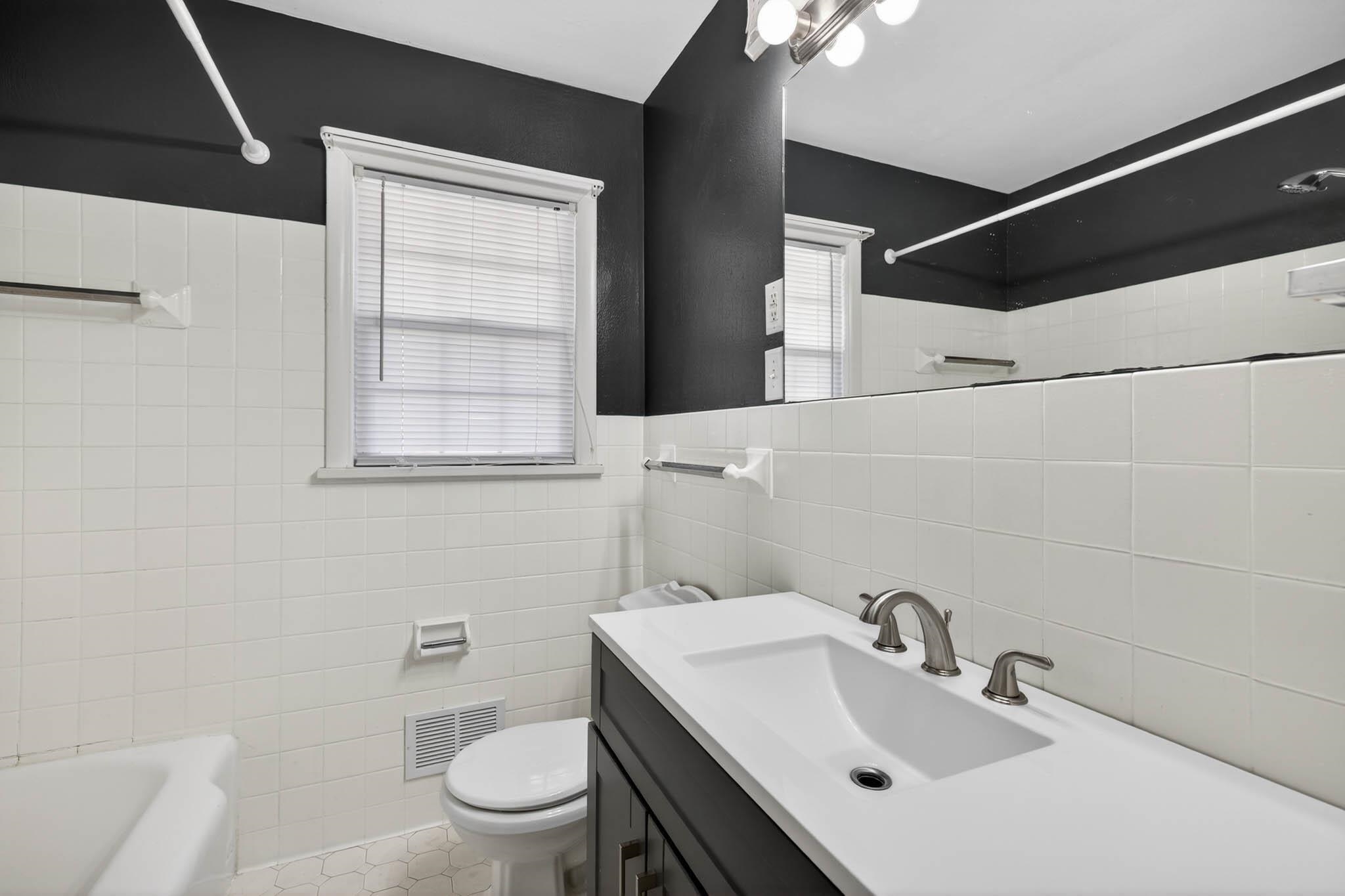 310 Riverside Drive, Owensboro, Kentucky 42303, 3 Bedrooms Bedrooms, ,1 BathroomBathrooms,Single Family Residence,For Sale,Riverside Drive,94385