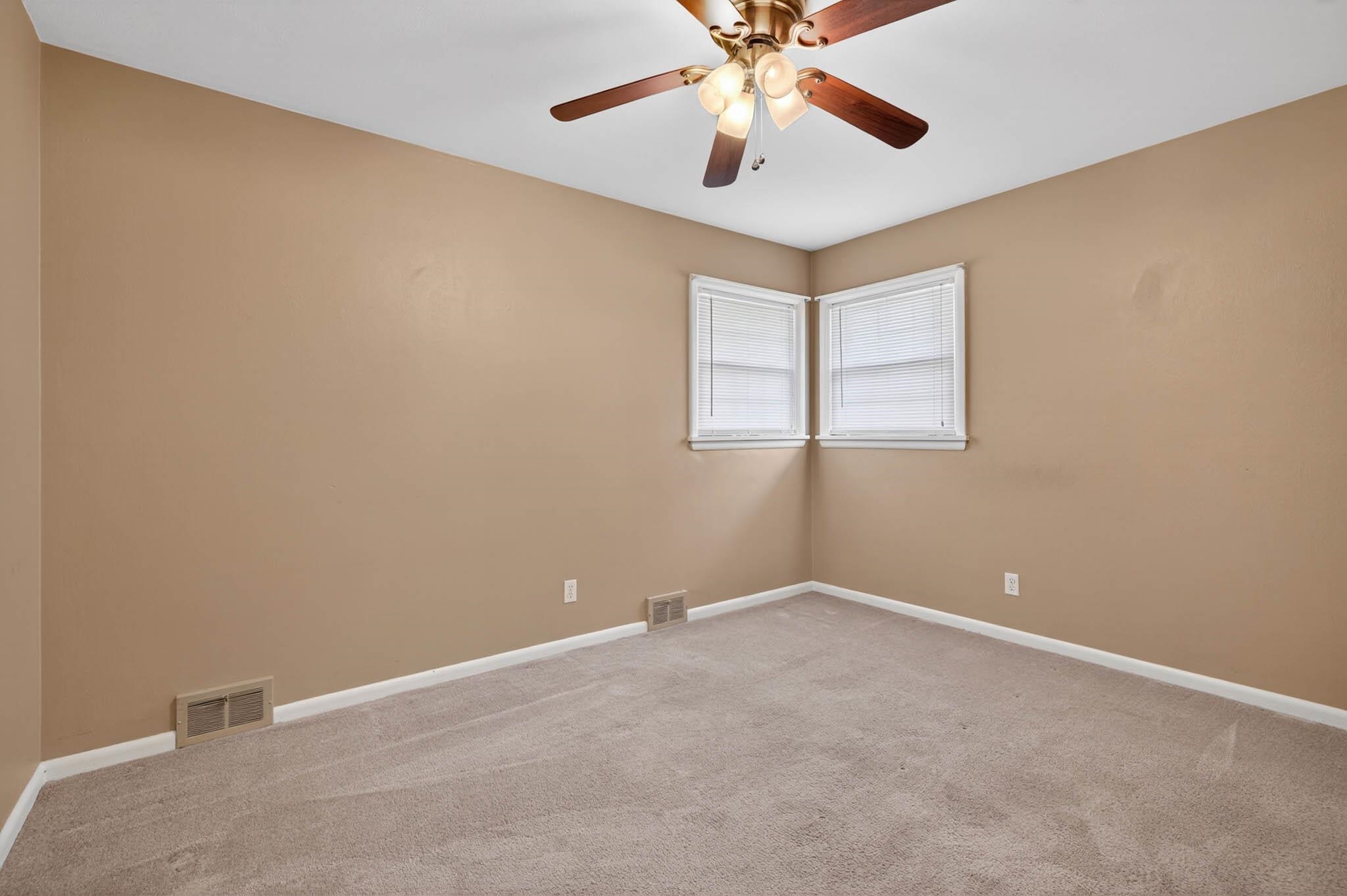 310 Riverside Drive, Owensboro, Kentucky 42303, 3 Bedrooms Bedrooms, ,1 BathroomBathrooms,Single Family Residence,For Sale,Riverside Drive,94385