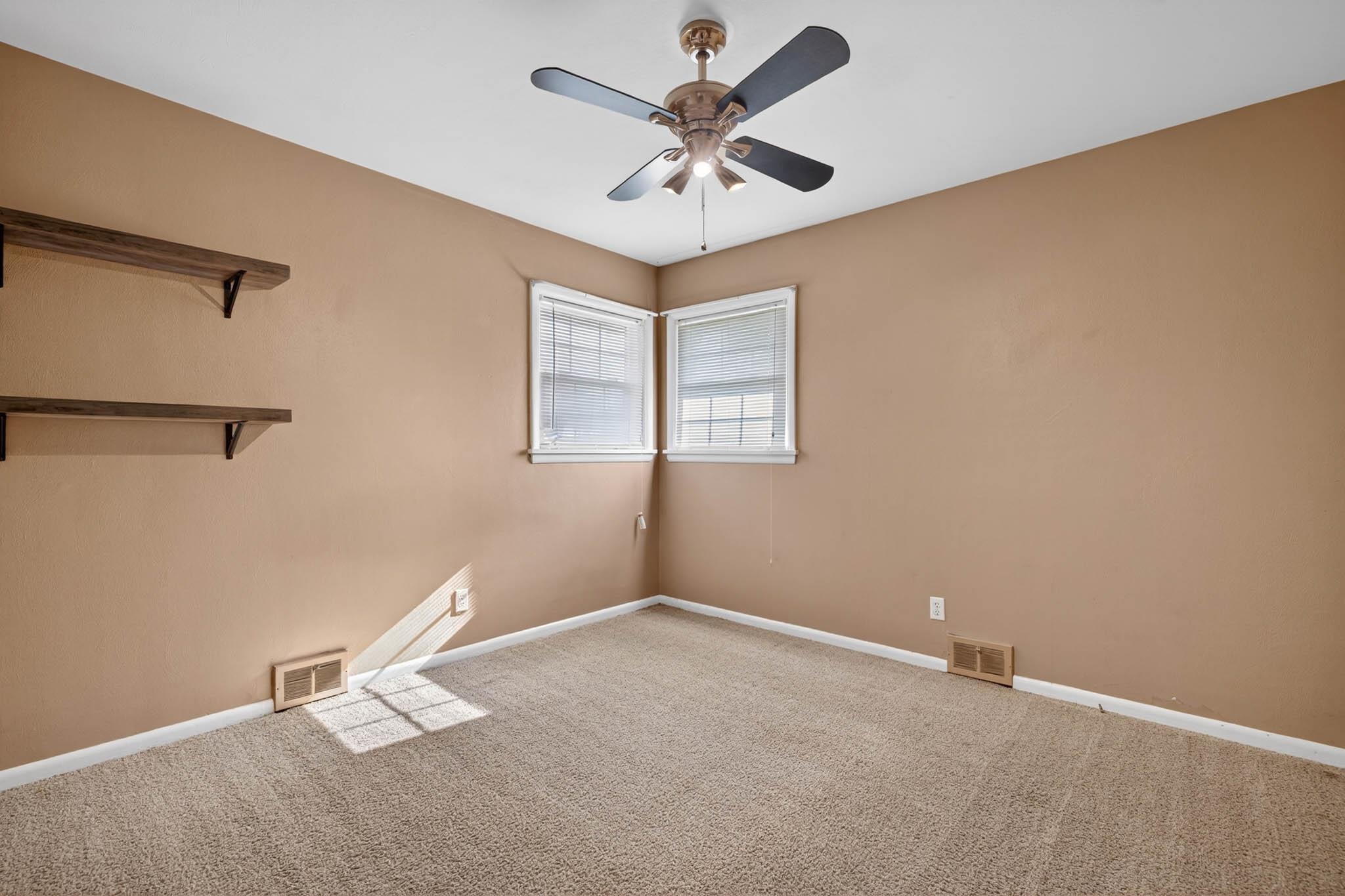 310 Riverside Drive, Owensboro, Kentucky 42303, 3 Bedrooms Bedrooms, ,1 BathroomBathrooms,Single Family Residence,For Sale,Riverside Drive,94385