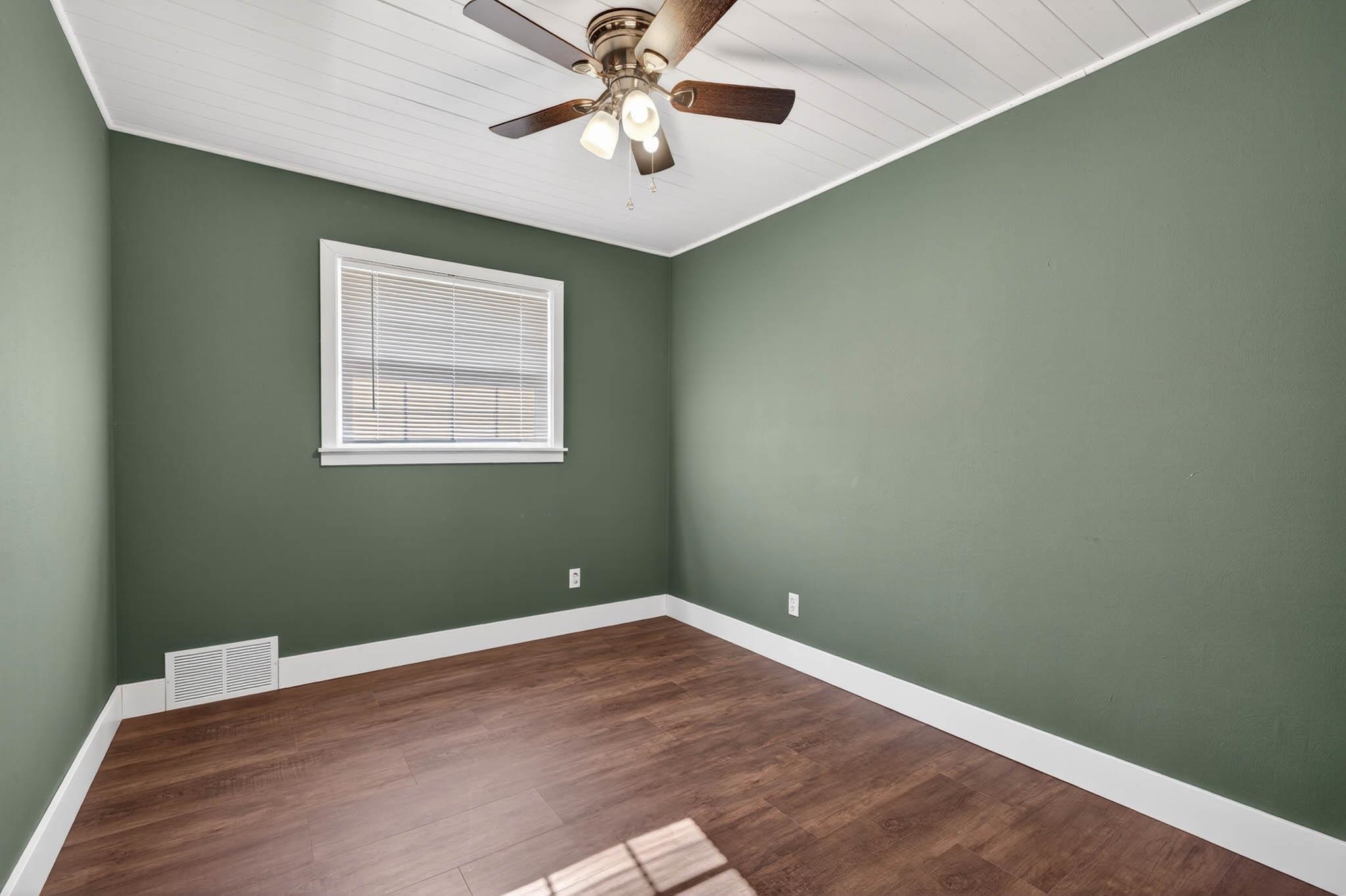 310 Riverside Drive, Owensboro, Kentucky 42303, 3 Bedrooms Bedrooms, ,1 BathroomBathrooms,Single Family Residence,For Sale,Riverside Drive,94385