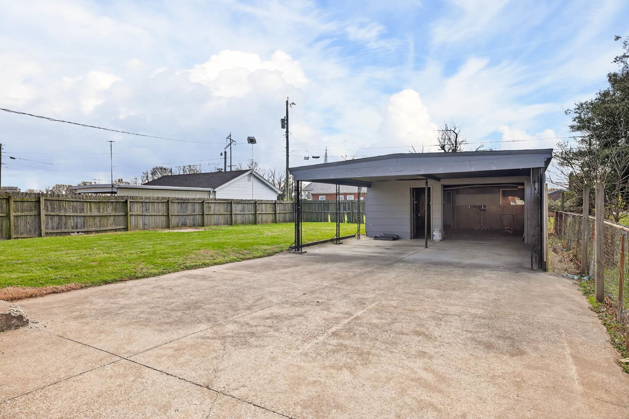 310 Riverside Drive, Owensboro, Kentucky 42303, 3 Bedrooms Bedrooms, ,1 BathroomBathrooms,Single Family Residence,For Sale,Riverside Drive,94385