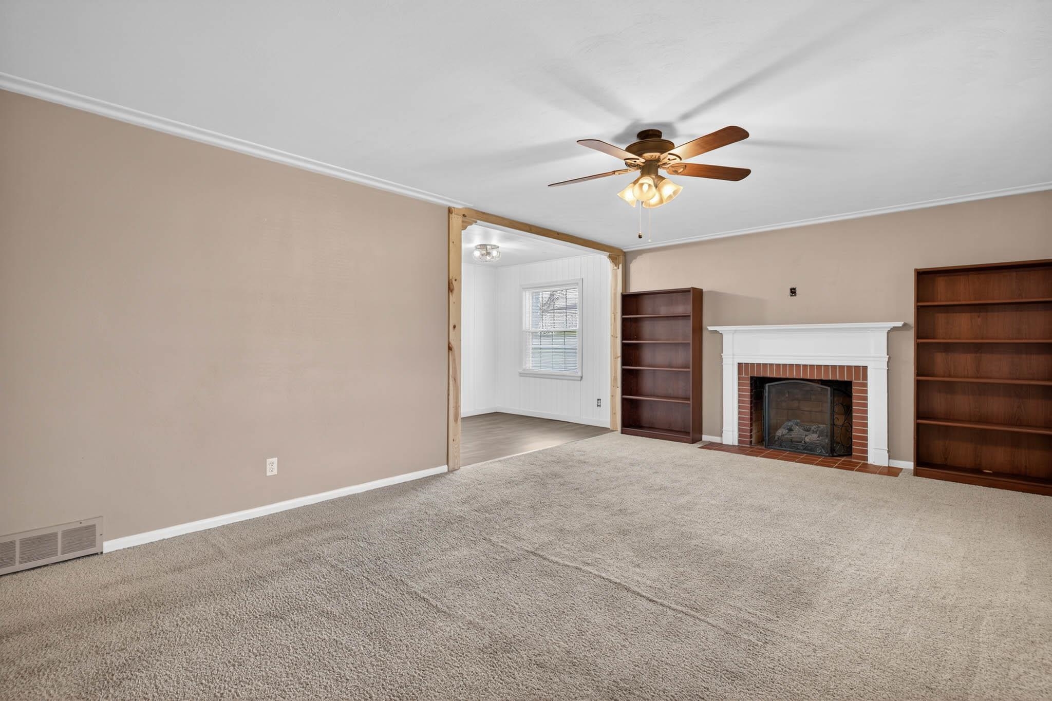 310 Riverside Drive, Owensboro, Kentucky 42303, 3 Bedrooms Bedrooms, ,1 BathroomBathrooms,Single Family Residence,For Sale,Riverside Drive,94385