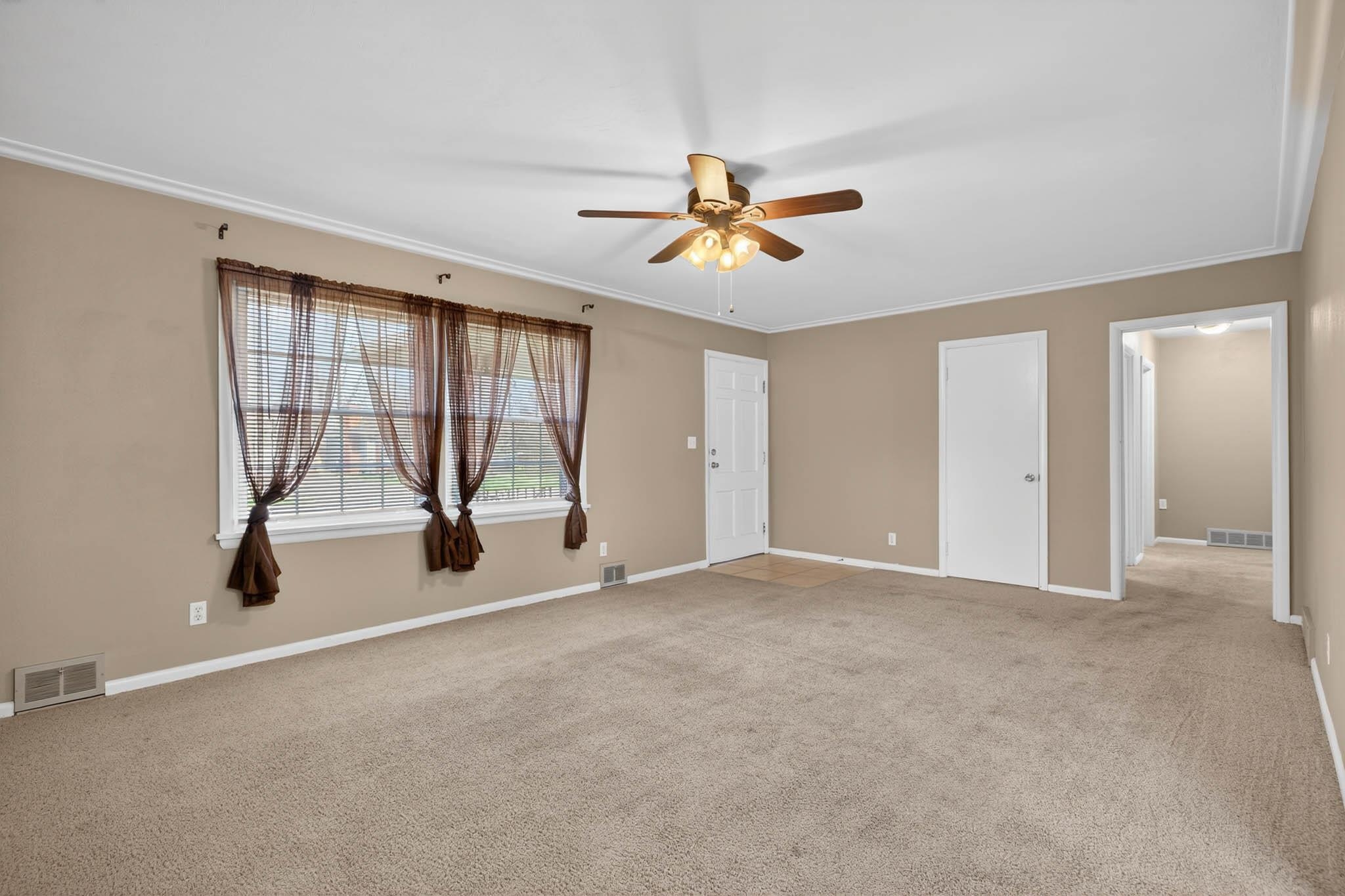 310 Riverside Drive, Owensboro, Kentucky 42303, 3 Bedrooms Bedrooms, ,1 BathroomBathrooms,Single Family Residence,For Sale,Riverside Drive,94385