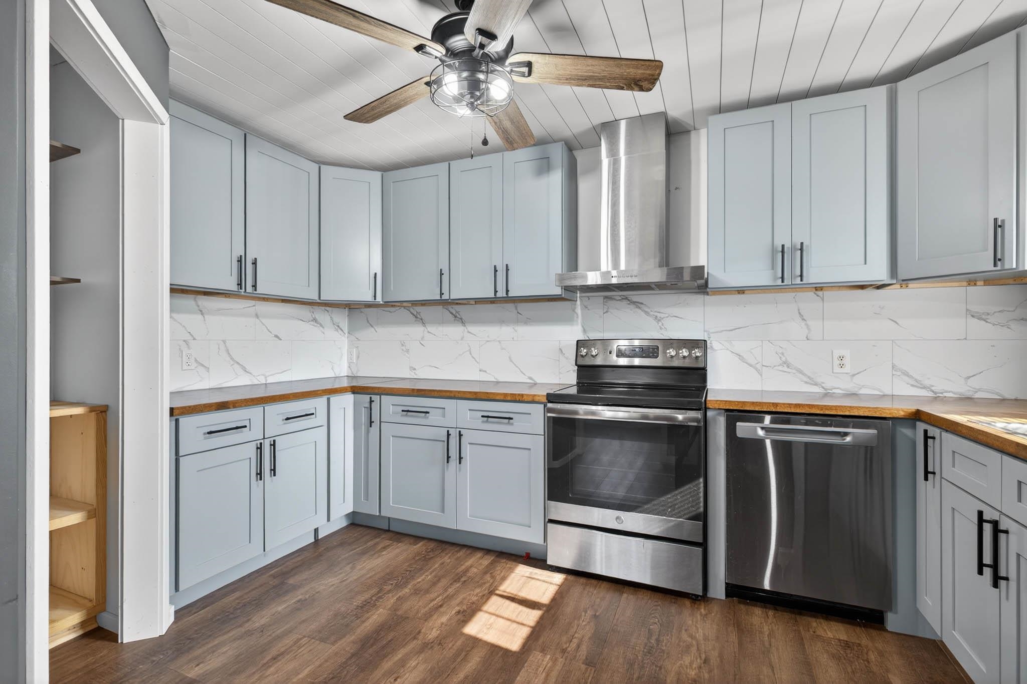 310 Riverside Drive, Owensboro, Kentucky 42303, 3 Bedrooms Bedrooms, ,1 BathroomBathrooms,Single Family Residence,For Sale,Riverside Drive,94385