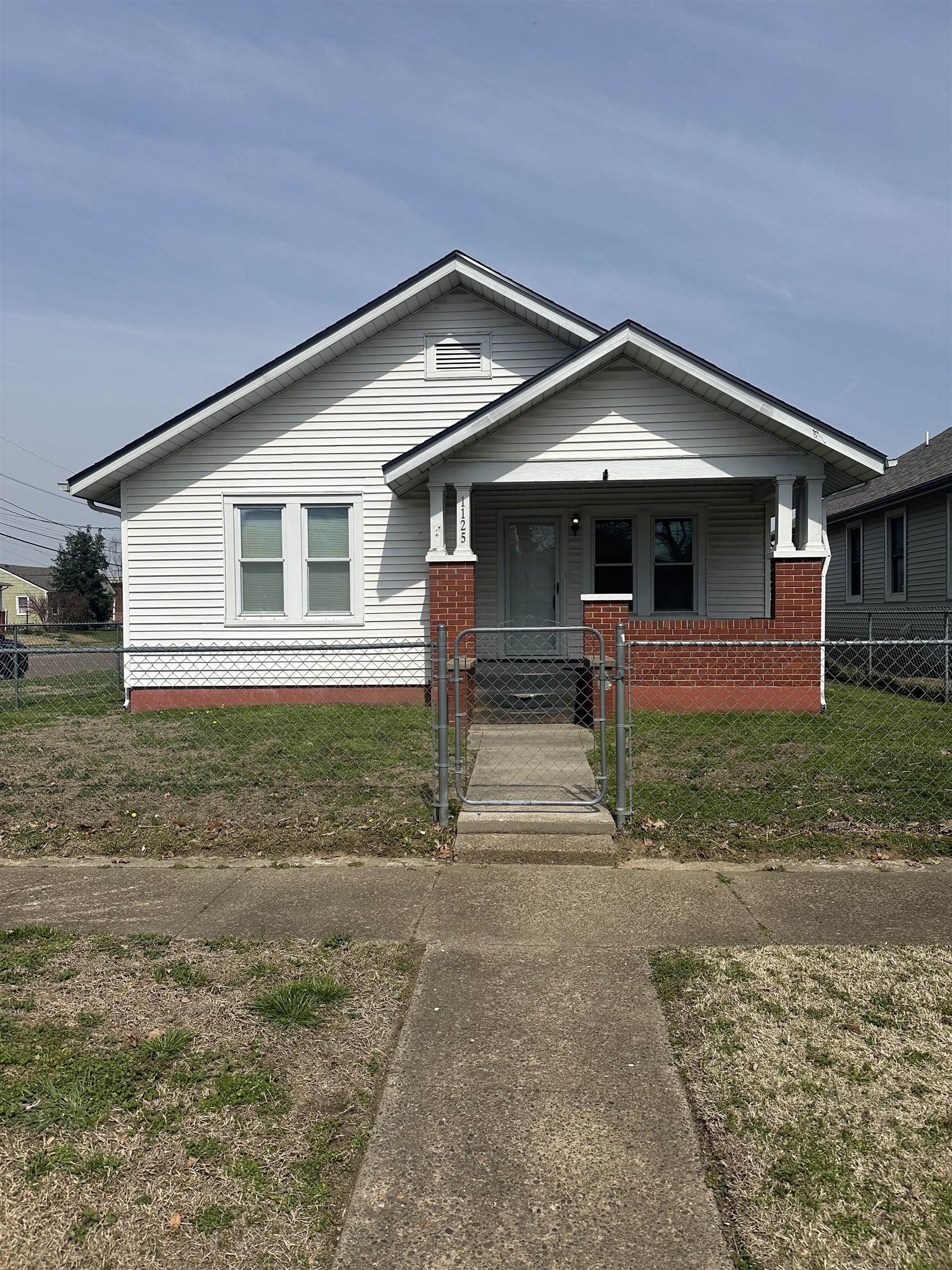 1125 11th Street, Owensboro, Kentucky 42301, 2 Bedrooms Bedrooms, ,1 BathroomBathrooms,Single Family Residence,For Sale,11th Street,94389