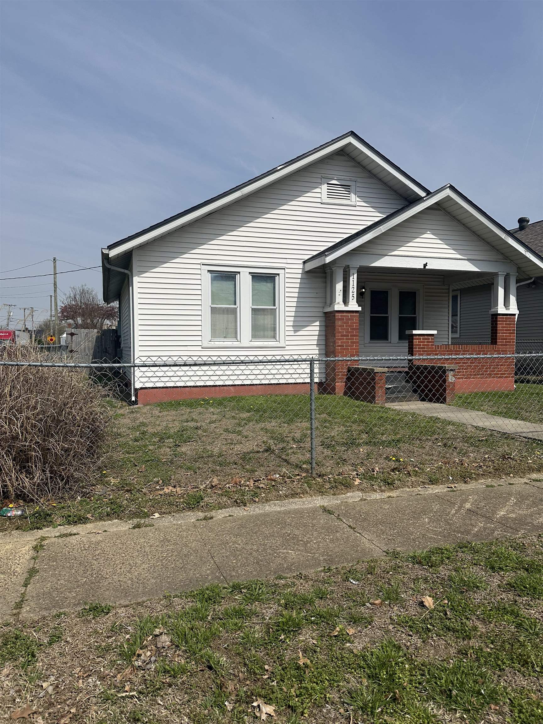 1125 11th Street, Owensboro, Kentucky 42301, 2 Bedrooms Bedrooms, ,1 BathroomBathrooms,Single Family Residence,For Sale,11th Street,94389
