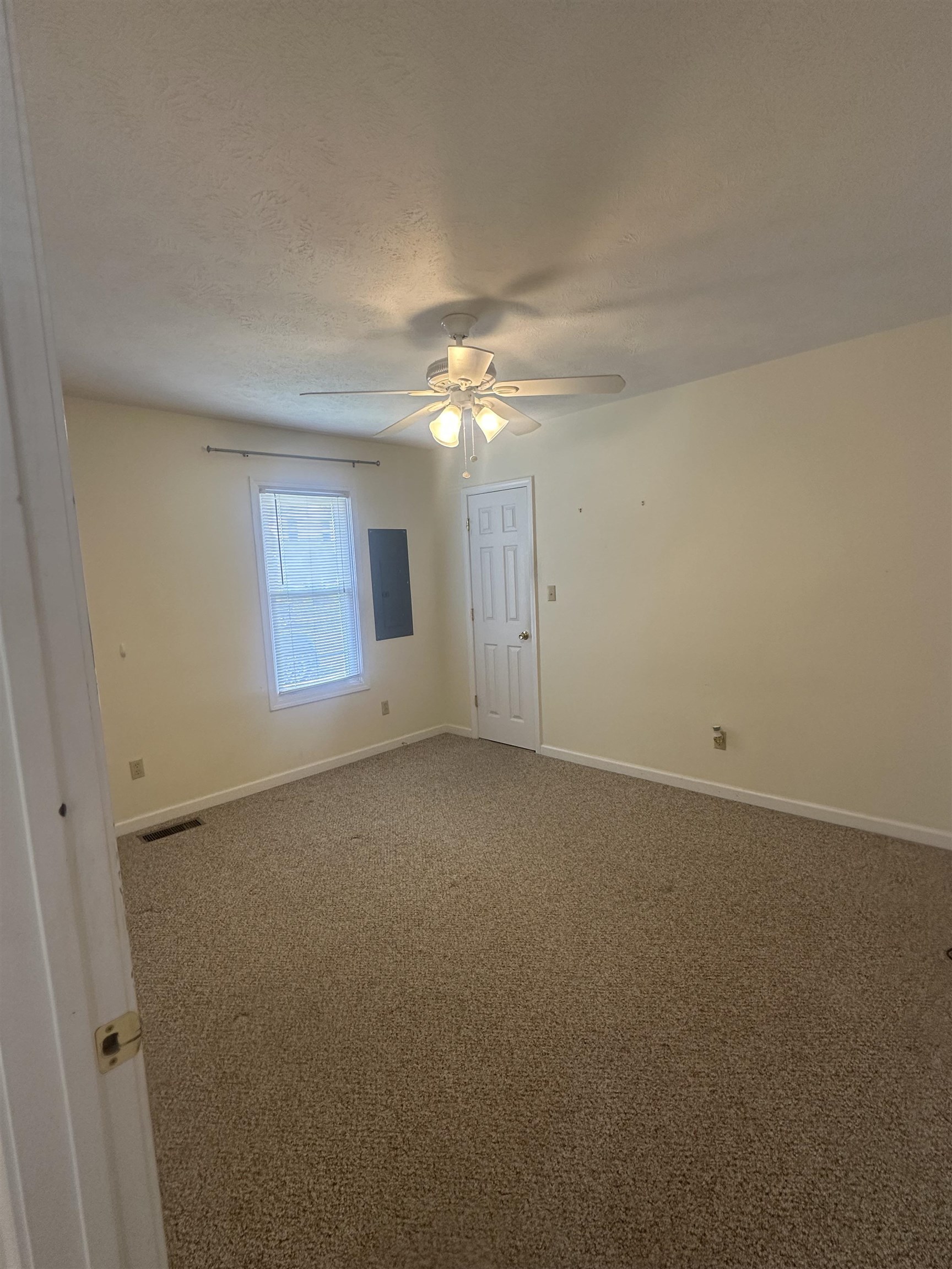 1125 11th Street, Owensboro, Kentucky 42301, 2 Bedrooms Bedrooms, ,1 BathroomBathrooms,Single Family Residence,For Sale,11th Street,94389