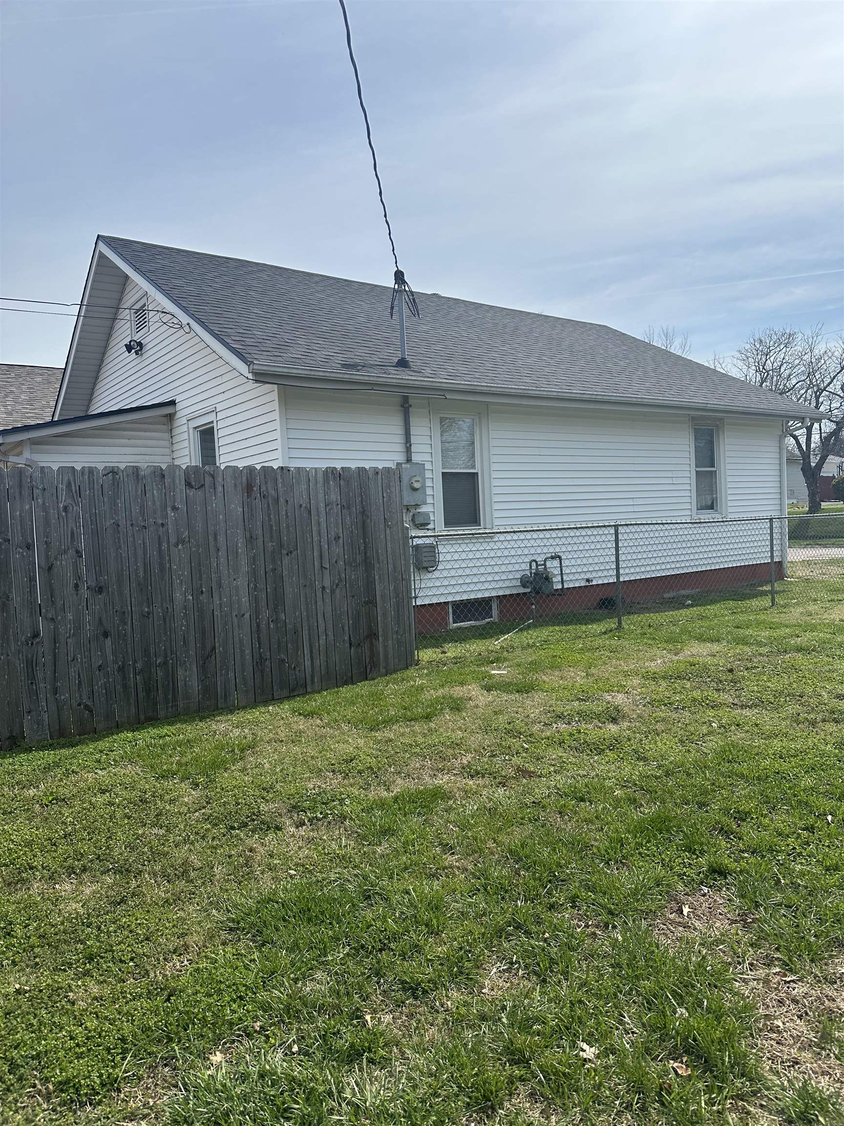 1125 11th Street, Owensboro, Kentucky 42301, 2 Bedrooms Bedrooms, ,1 BathroomBathrooms,Single Family Residence,For Sale,11th Street,94389