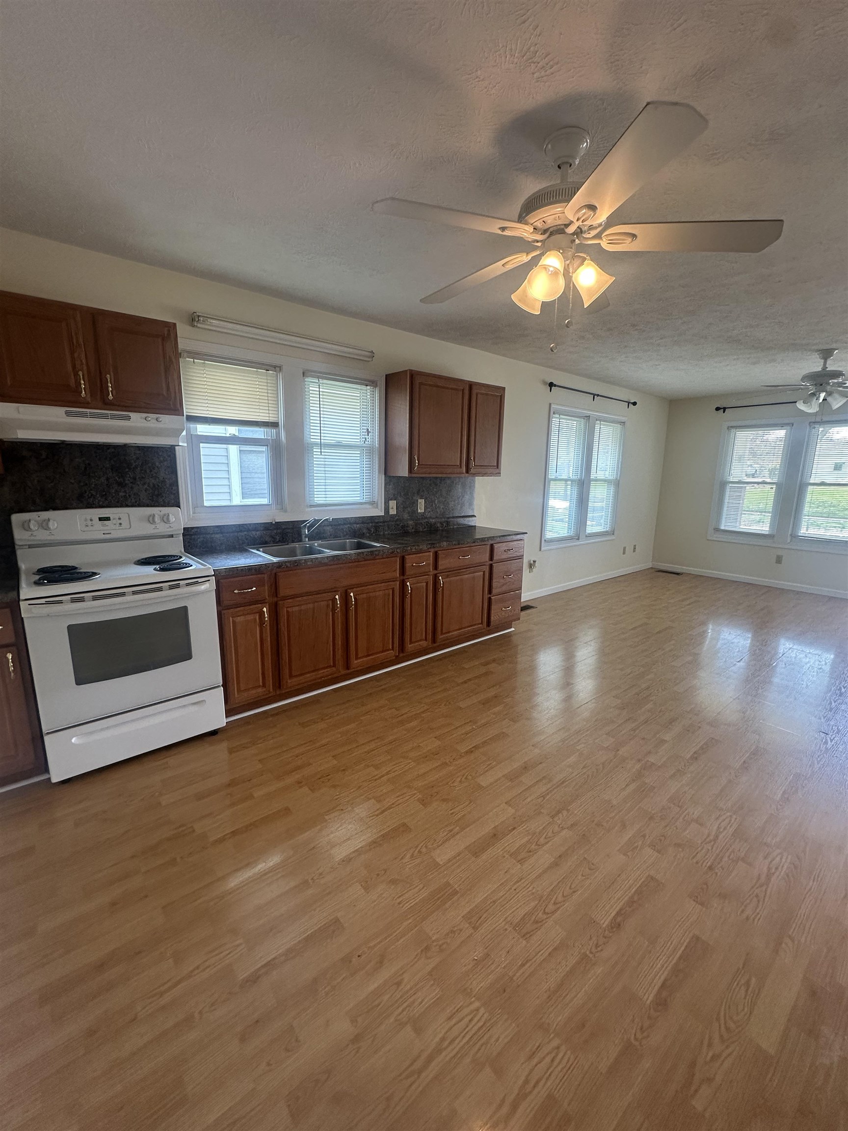 1125 11th Street, Owensboro, Kentucky 42301, 2 Bedrooms Bedrooms, ,1 BathroomBathrooms,Single Family Residence,For Sale,11th Street,94389