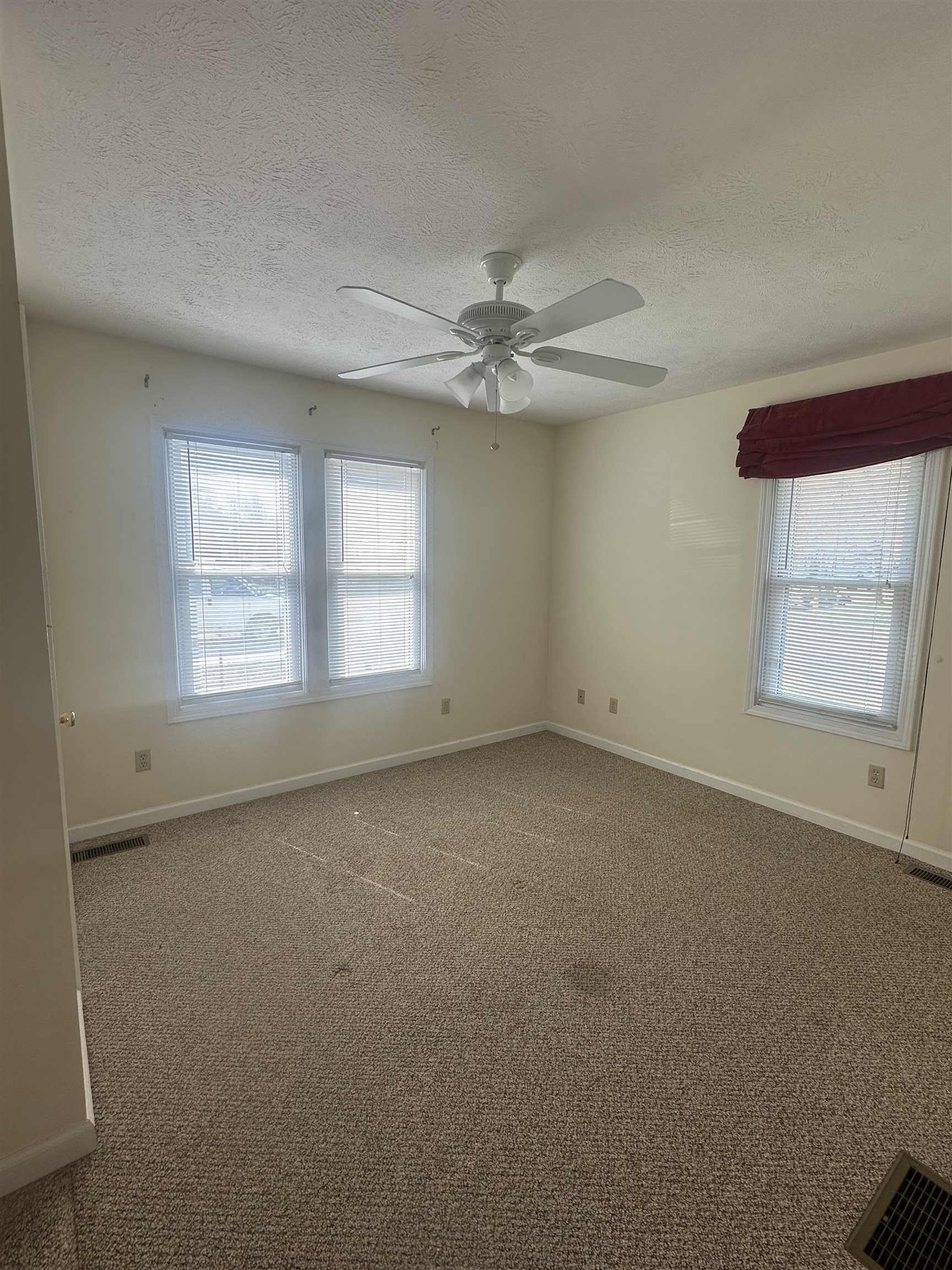 1125 11th Street, Owensboro, Kentucky 42301, 2 Bedrooms Bedrooms, ,1 BathroomBathrooms,Single Family Residence,For Sale,11th Street,94389