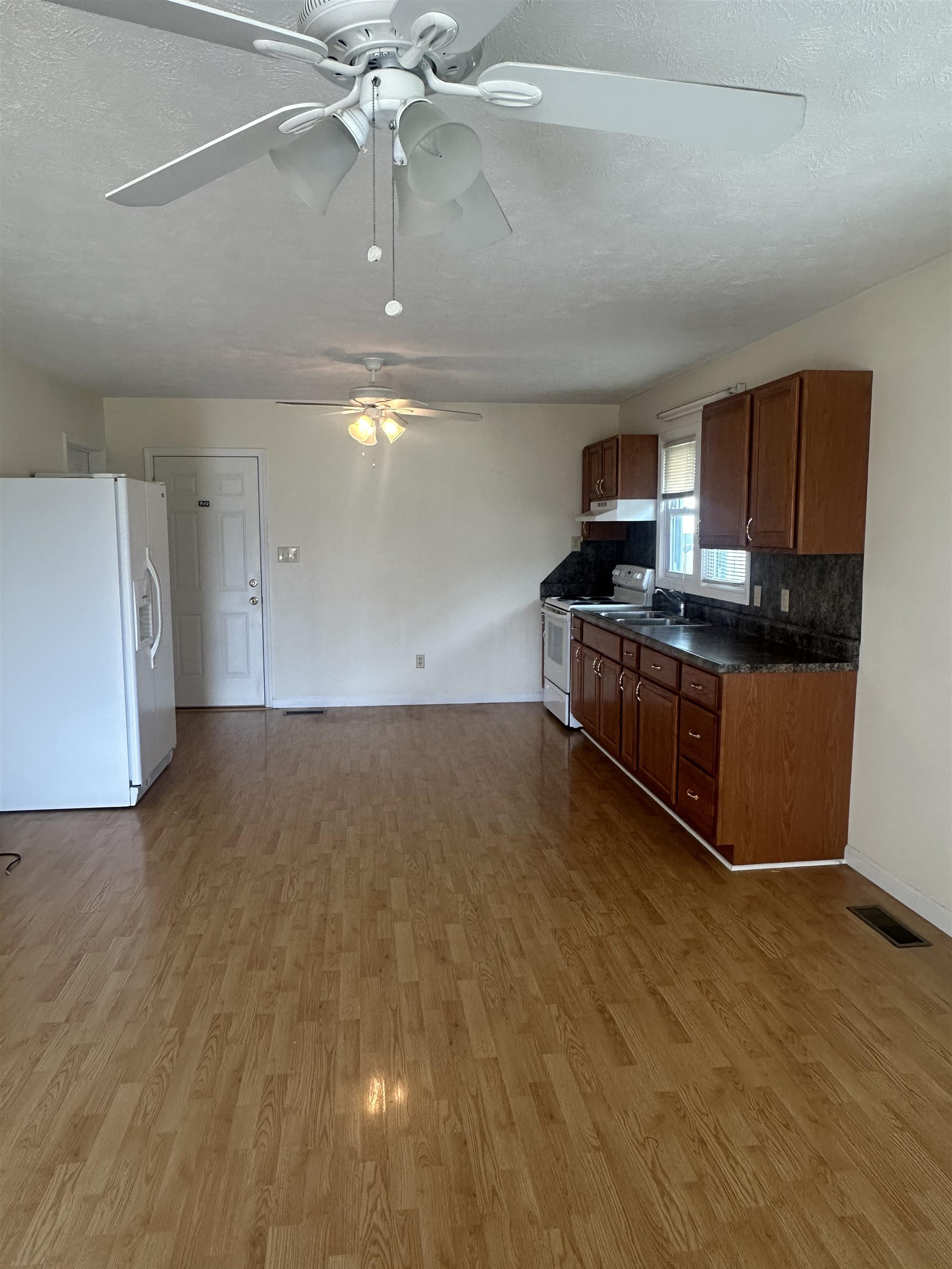 1125 11th Street, Owensboro, Kentucky 42301, 2 Bedrooms Bedrooms, ,1 BathroomBathrooms,Single Family Residence,For Sale,11th Street,94389