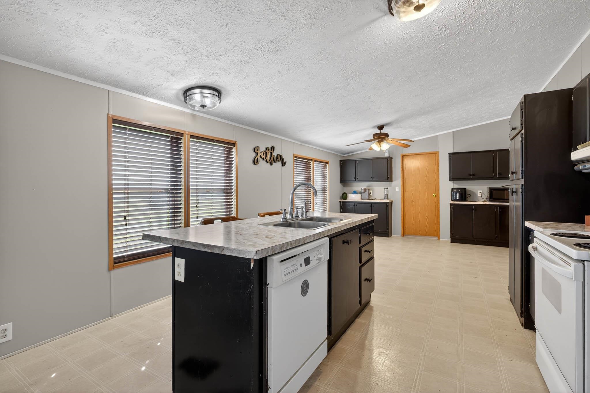 9783 Mccamish Rd, Whitesville, Kentucky 42378, 3 Bedrooms Bedrooms, ,2 BathroomsBathrooms,Manufactured Home,For Sale,Mccamish Rd,94392