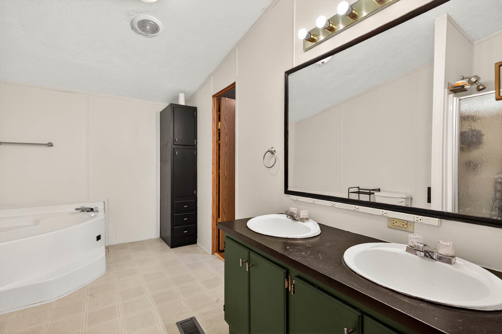 9783 Mccamish Rd, Whitesville, Kentucky 42378, 3 Bedrooms Bedrooms, ,2 BathroomsBathrooms,Manufactured Home,For Sale,Mccamish Rd,94392