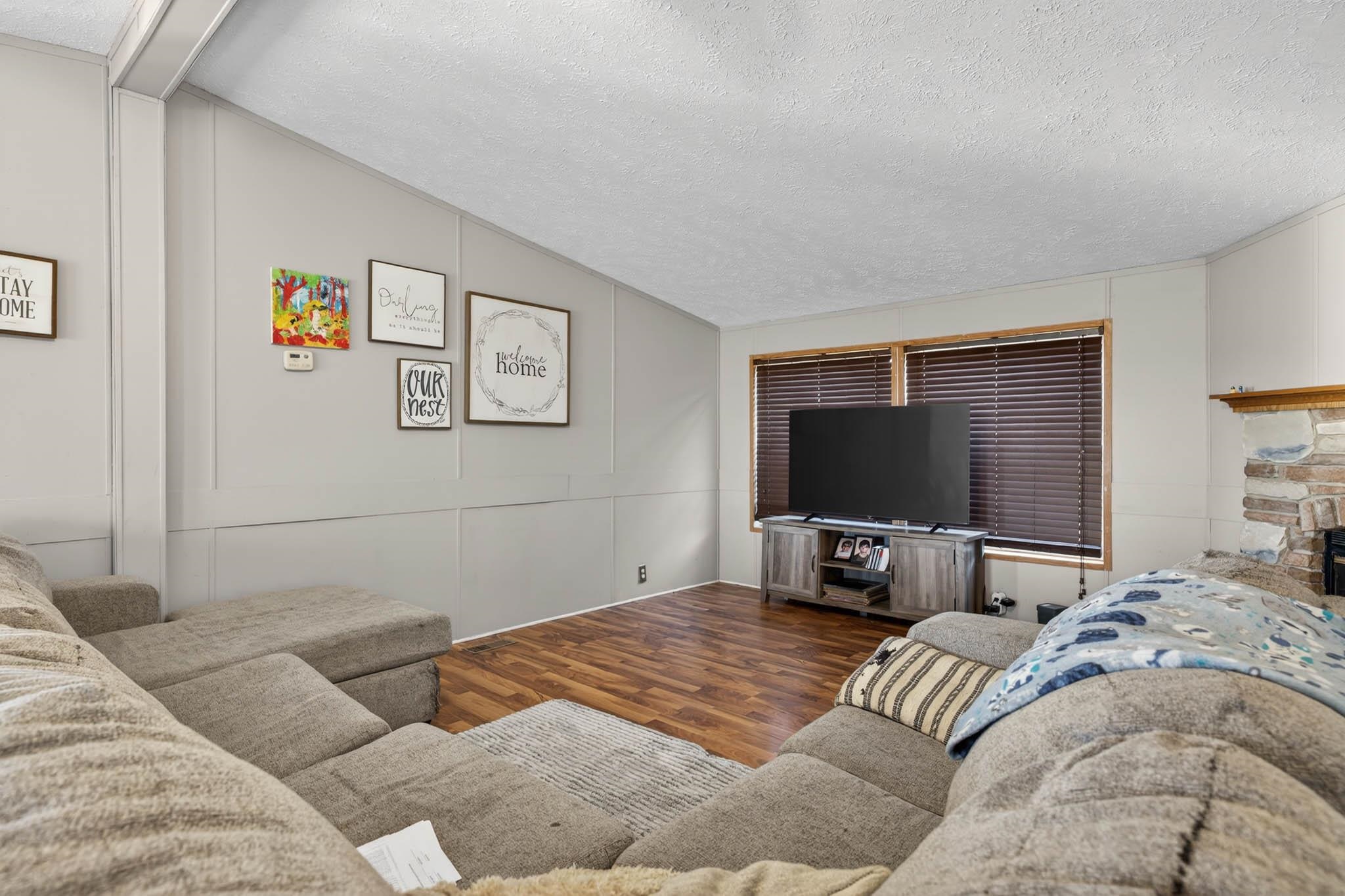 9783 Mccamish Rd, Whitesville, Kentucky 42378, 3 Bedrooms Bedrooms, ,2 BathroomsBathrooms,Manufactured Home,For Sale,Mccamish Rd,94392