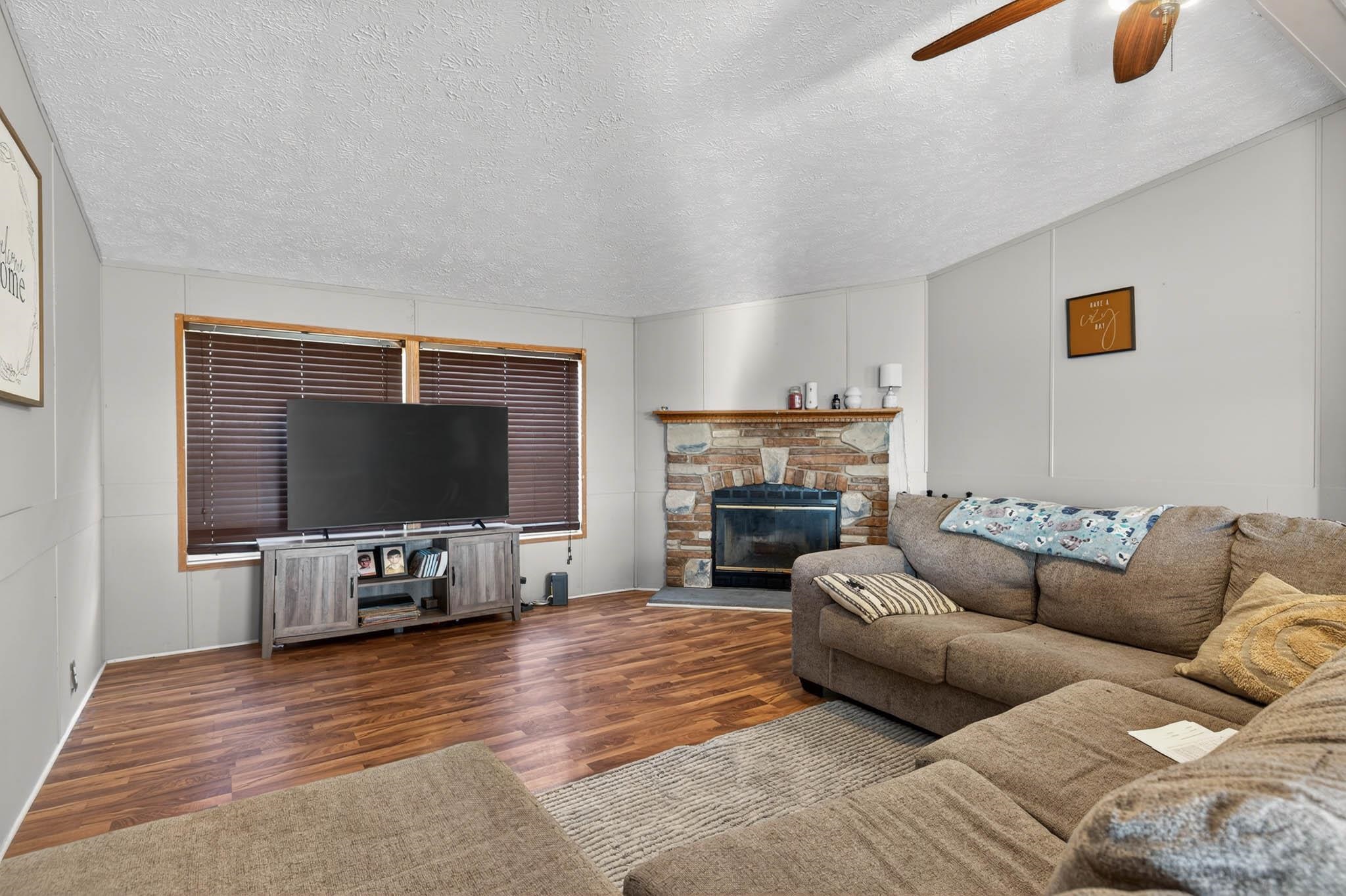 9783 Mccamish Rd, Whitesville, Kentucky 42378, 3 Bedrooms Bedrooms, ,2 BathroomsBathrooms,Manufactured Home,For Sale,Mccamish Rd,94392