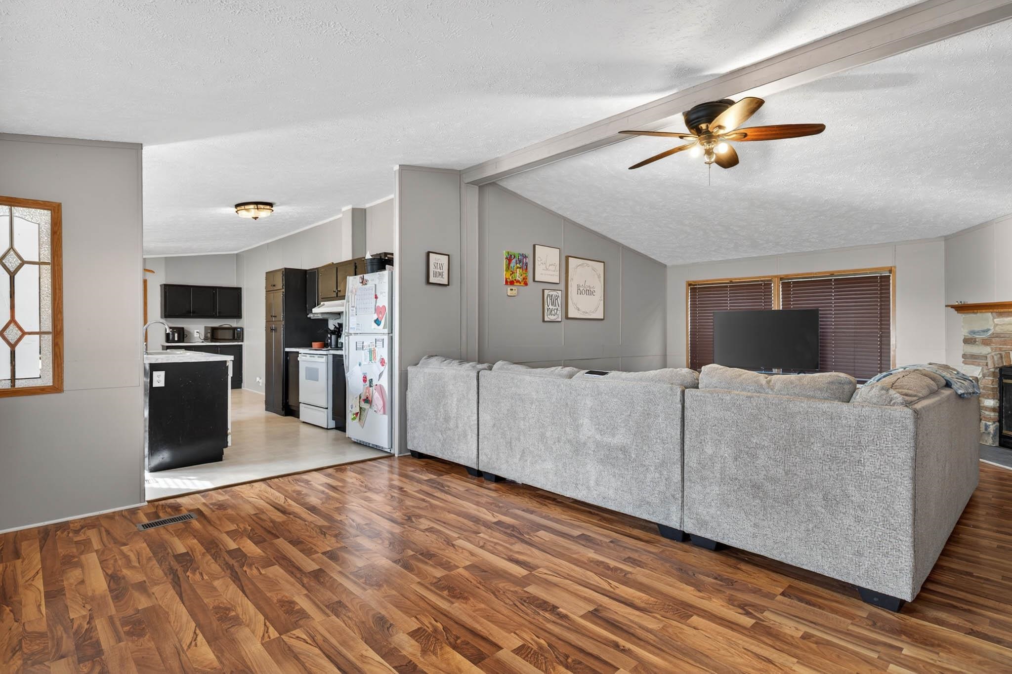 9783 Mccamish Rd, Whitesville, Kentucky 42378, 3 Bedrooms Bedrooms, ,2 BathroomsBathrooms,Manufactured Home,For Sale,Mccamish Rd,94392