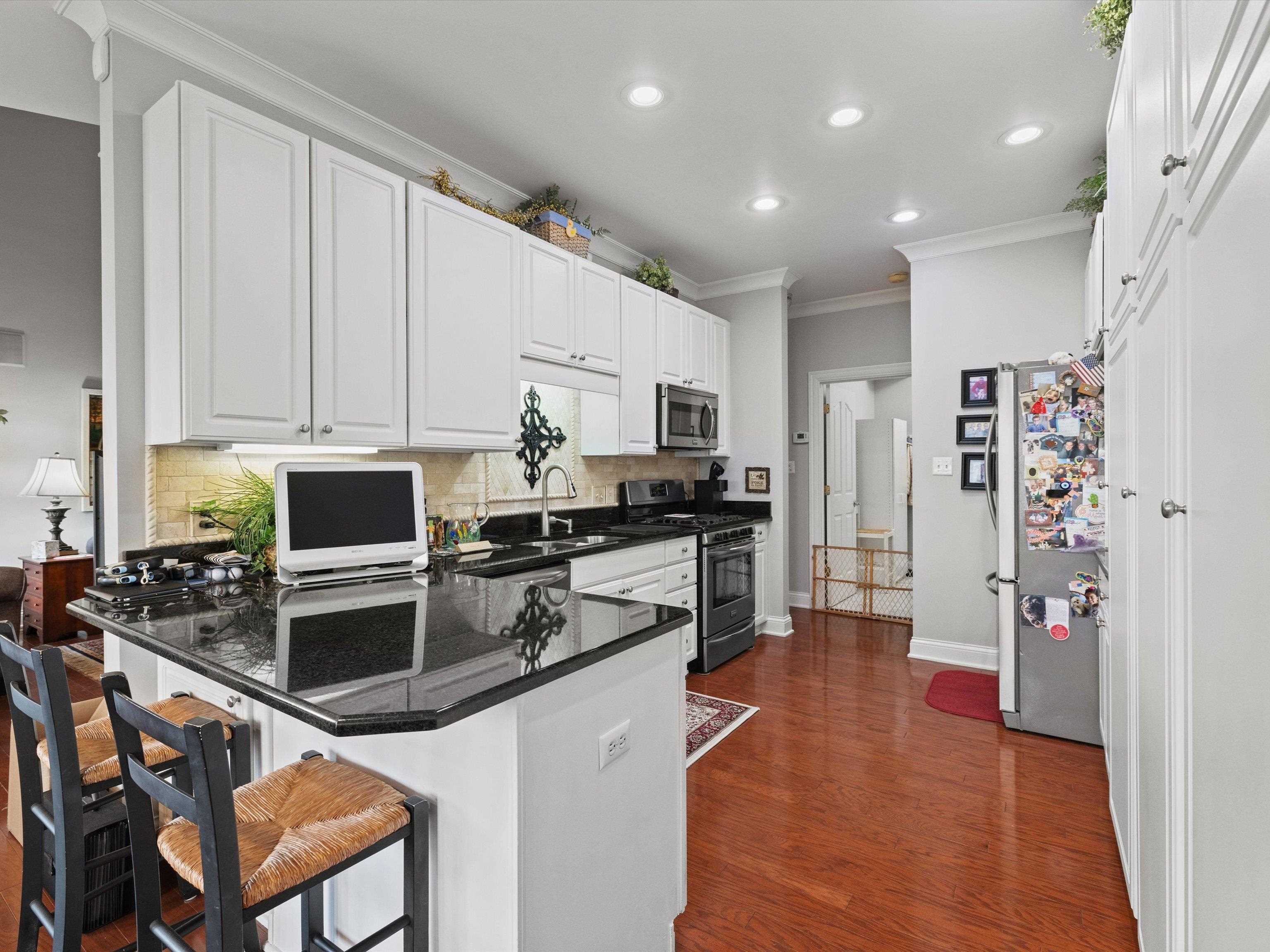 995 First Street, Owensboro, Kentucky 42301, 4 Bedrooms Bedrooms, ,2 BathroomsBathrooms,Single Family Residence,For Sale,First Street,94401