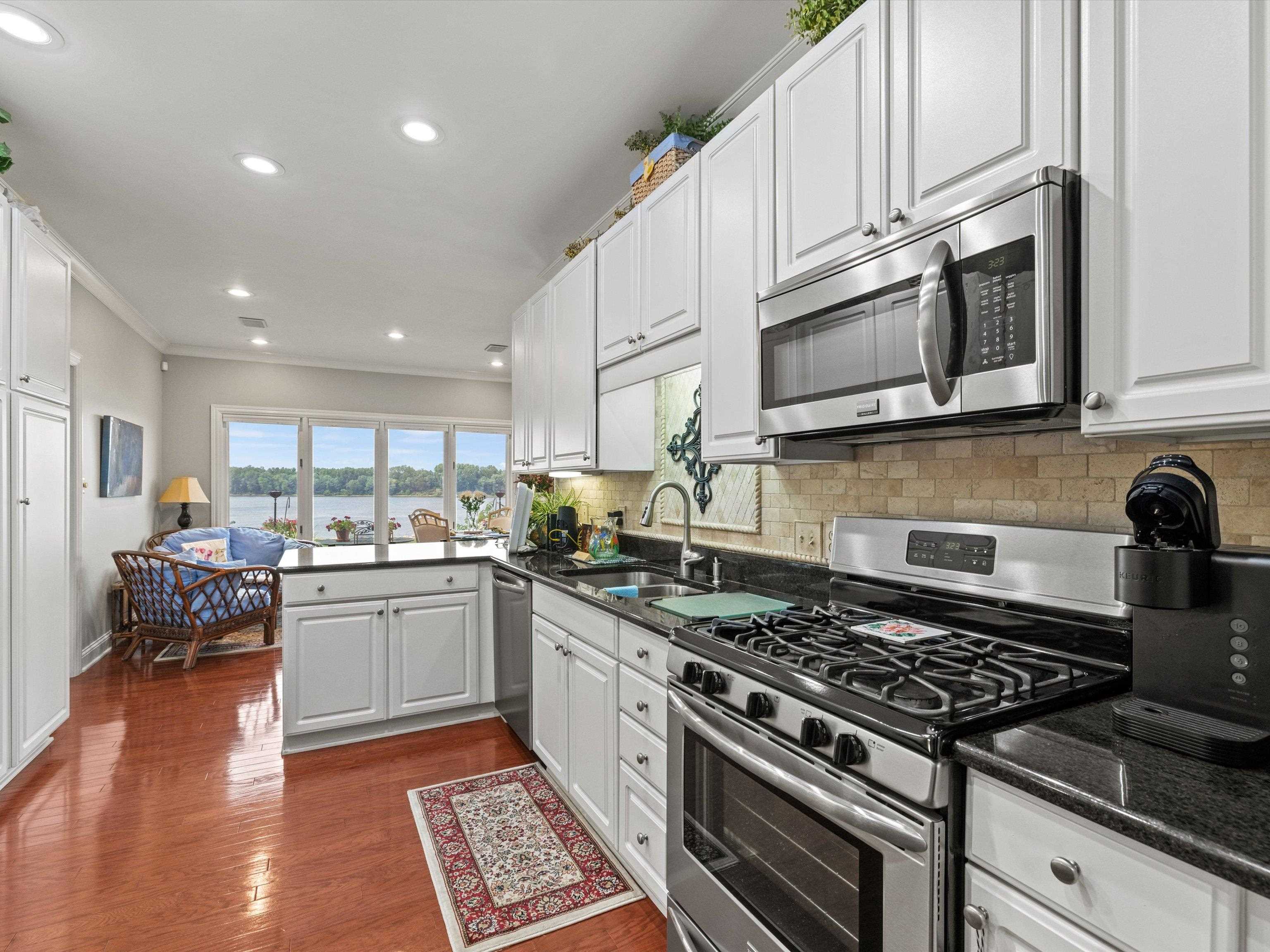 995 First Street, Owensboro, Kentucky 42301, 4 Bedrooms Bedrooms, ,2 BathroomsBathrooms,Single Family Residence,For Sale,First Street,94401