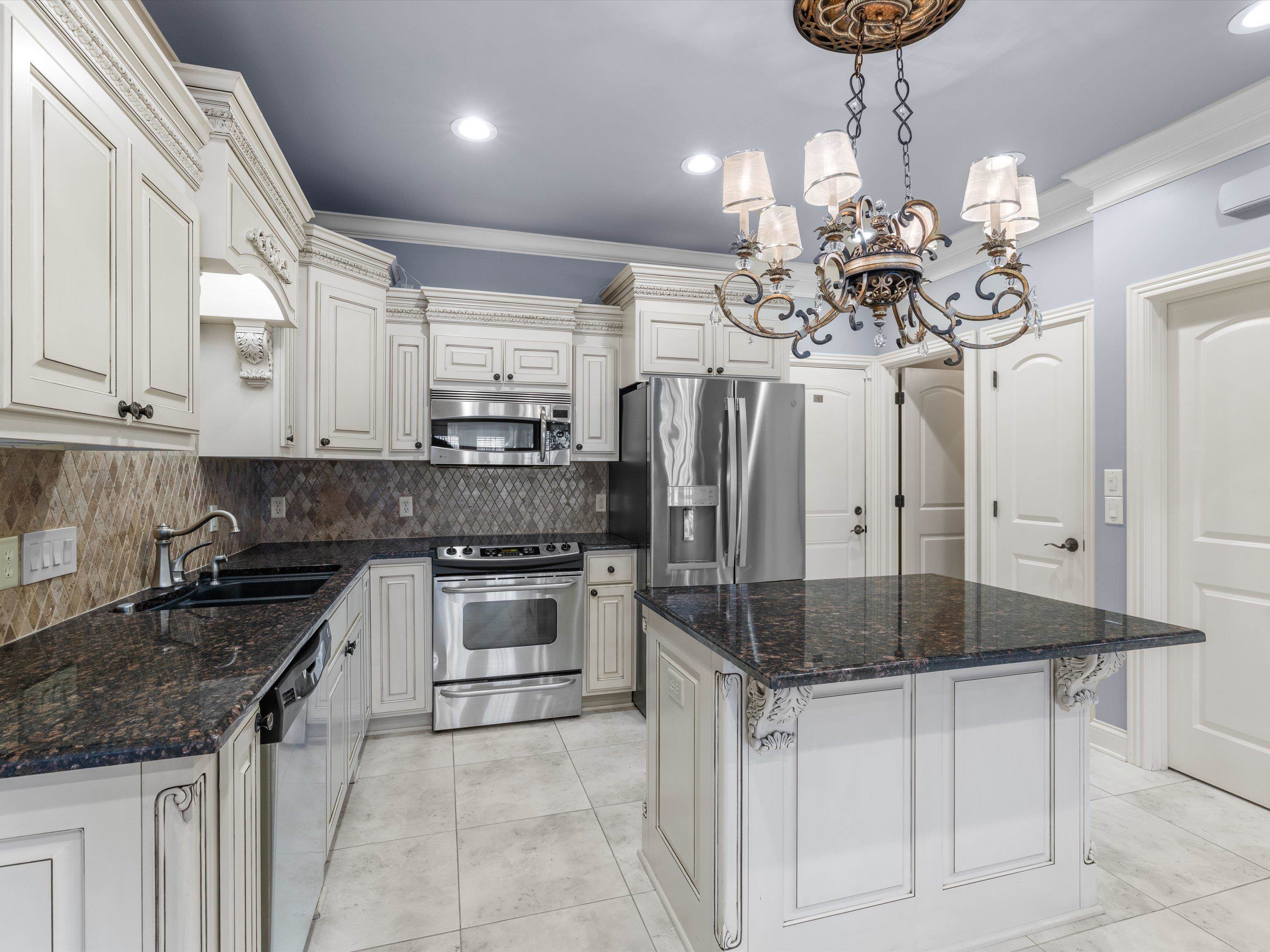 1620 Lock Ave, Owensboro, Kentucky 42301, 2 Bedrooms Bedrooms, ,2 BathroomsBathrooms,Single Family Residence,For Sale,Lock Ave,94402