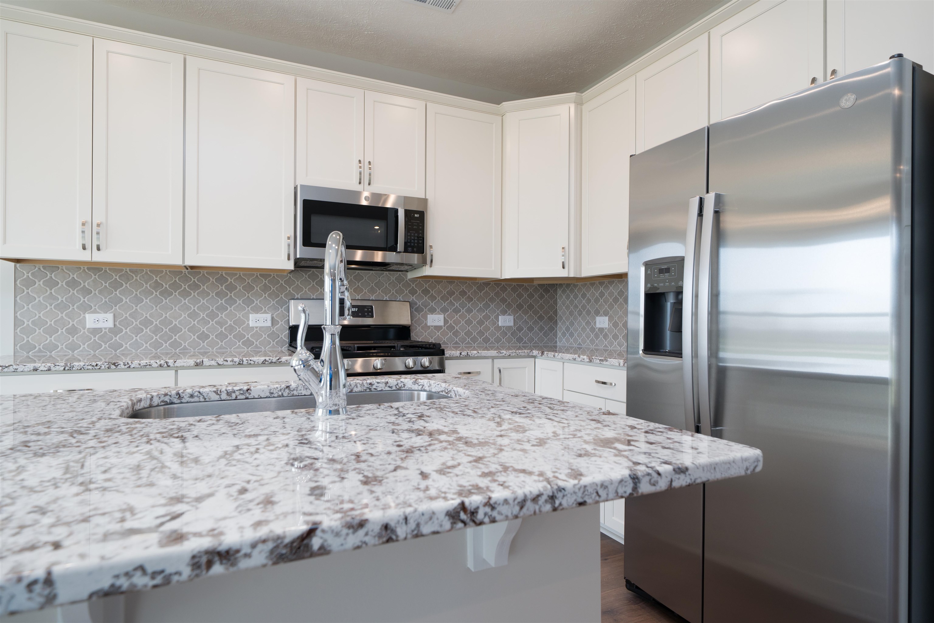 1048 Quartz, Owensboro, Kentucky 42301-8453, 3 Bedrooms Bedrooms, ,2 BathroomsBathrooms,Single Family Residence,For Sale,Quartz,94403