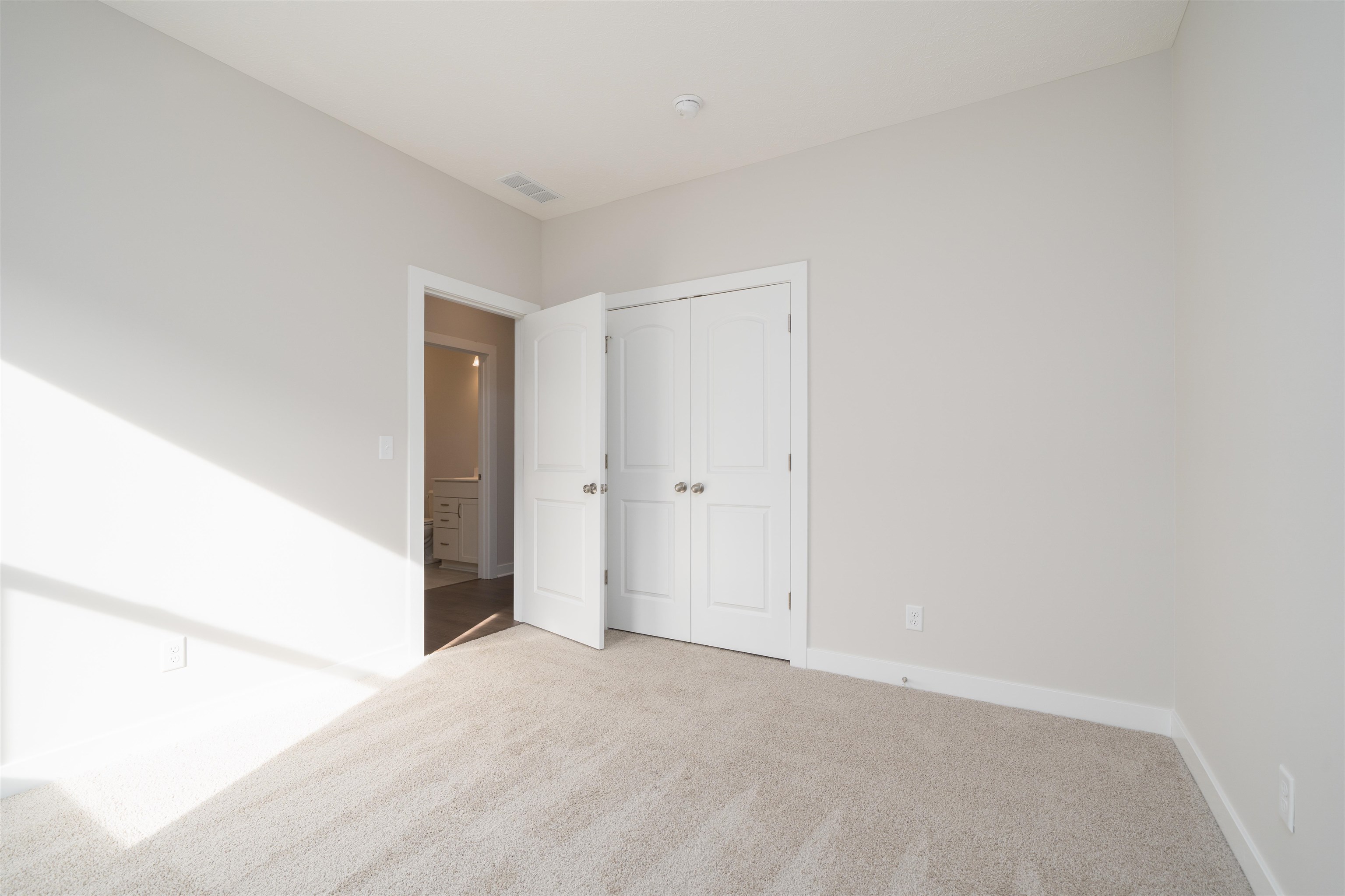 1048 Quartz, Owensboro, Kentucky 42301-8453, 3 Bedrooms Bedrooms, ,2 BathroomsBathrooms,Single Family Residence,For Sale,Quartz,94403