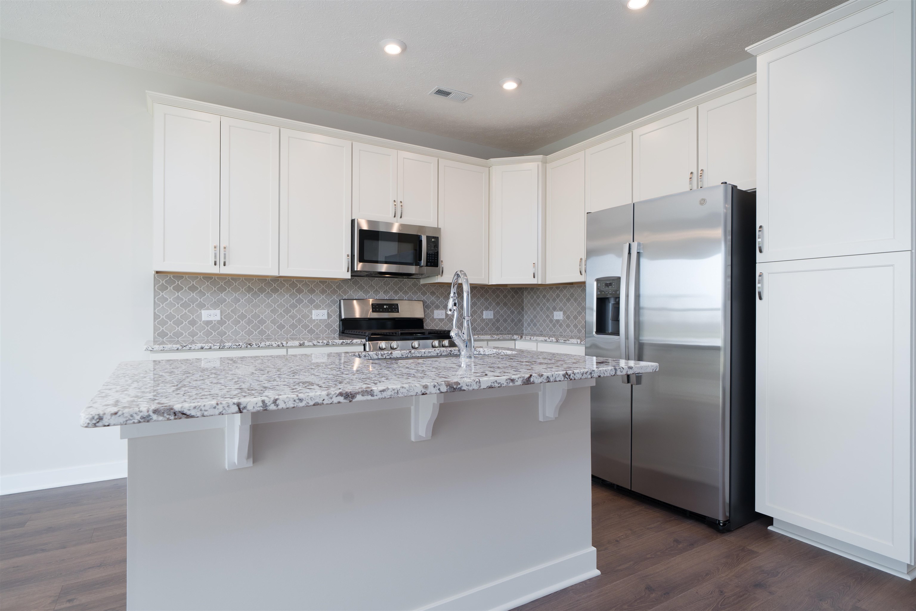 1048 Quartz, Owensboro, Kentucky 42301-8453, 3 Bedrooms Bedrooms, ,2 BathroomsBathrooms,Single Family Residence,For Sale,Quartz,94403