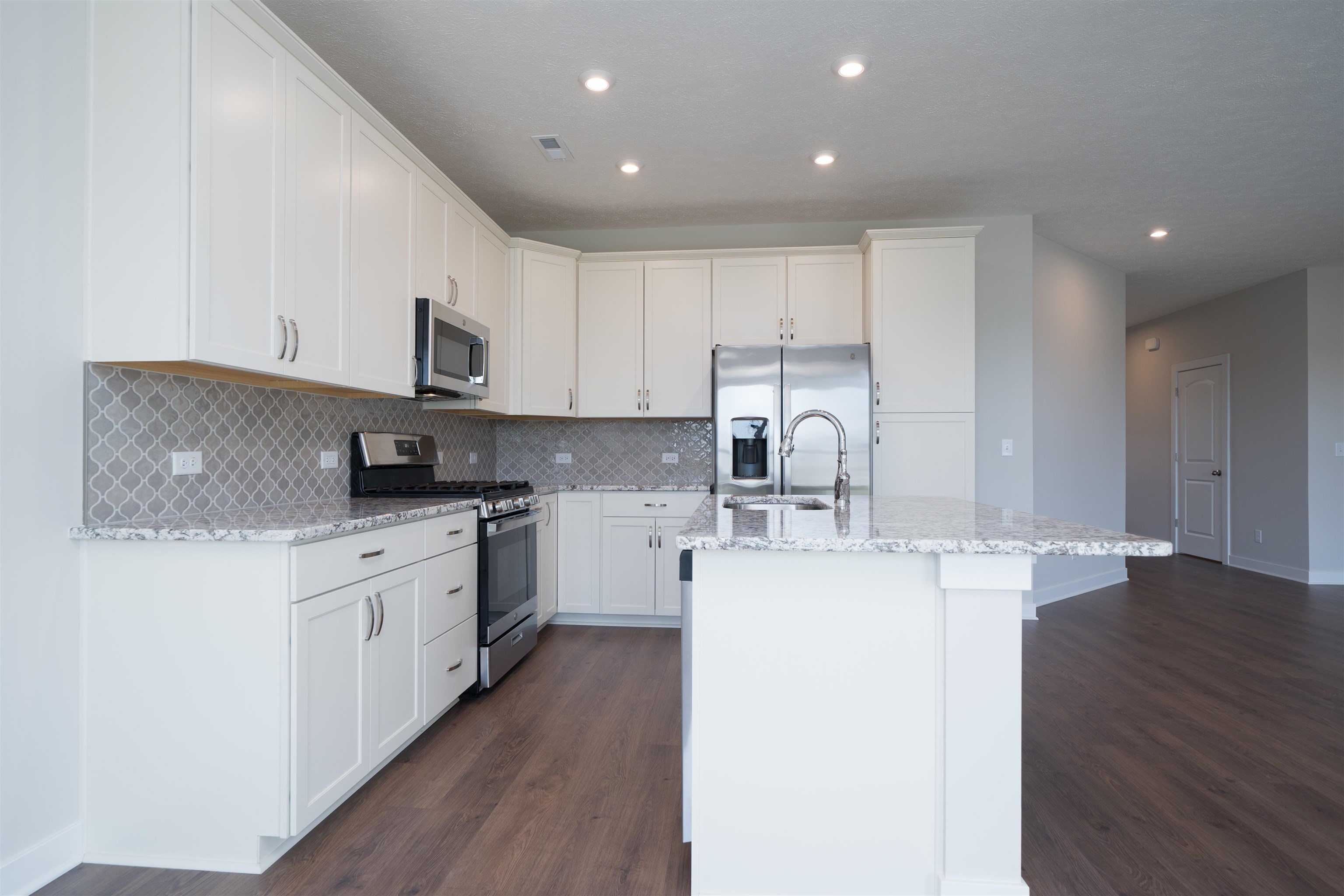 1048 Quartz, Owensboro, Kentucky 42301-8453, 3 Bedrooms Bedrooms, ,2 BathroomsBathrooms,Single Family Residence,For Sale,Quartz,94403