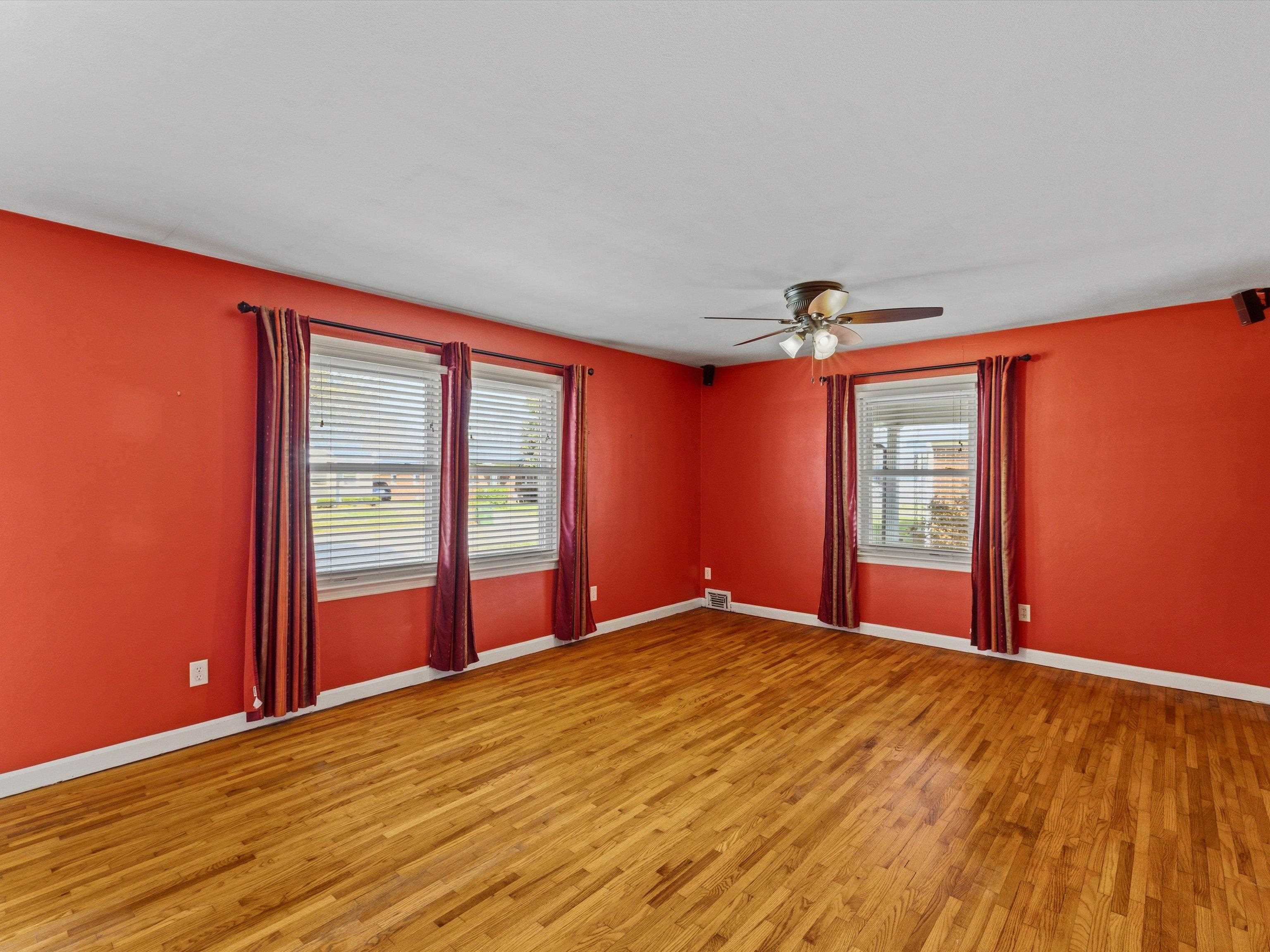 520 Warwick Dr W, Owensboro, Kentucky 42303, 3 Bedrooms Bedrooms, ,2 BathroomsBathrooms,Single Family Residence,For Sale,Warwick Dr W,94404